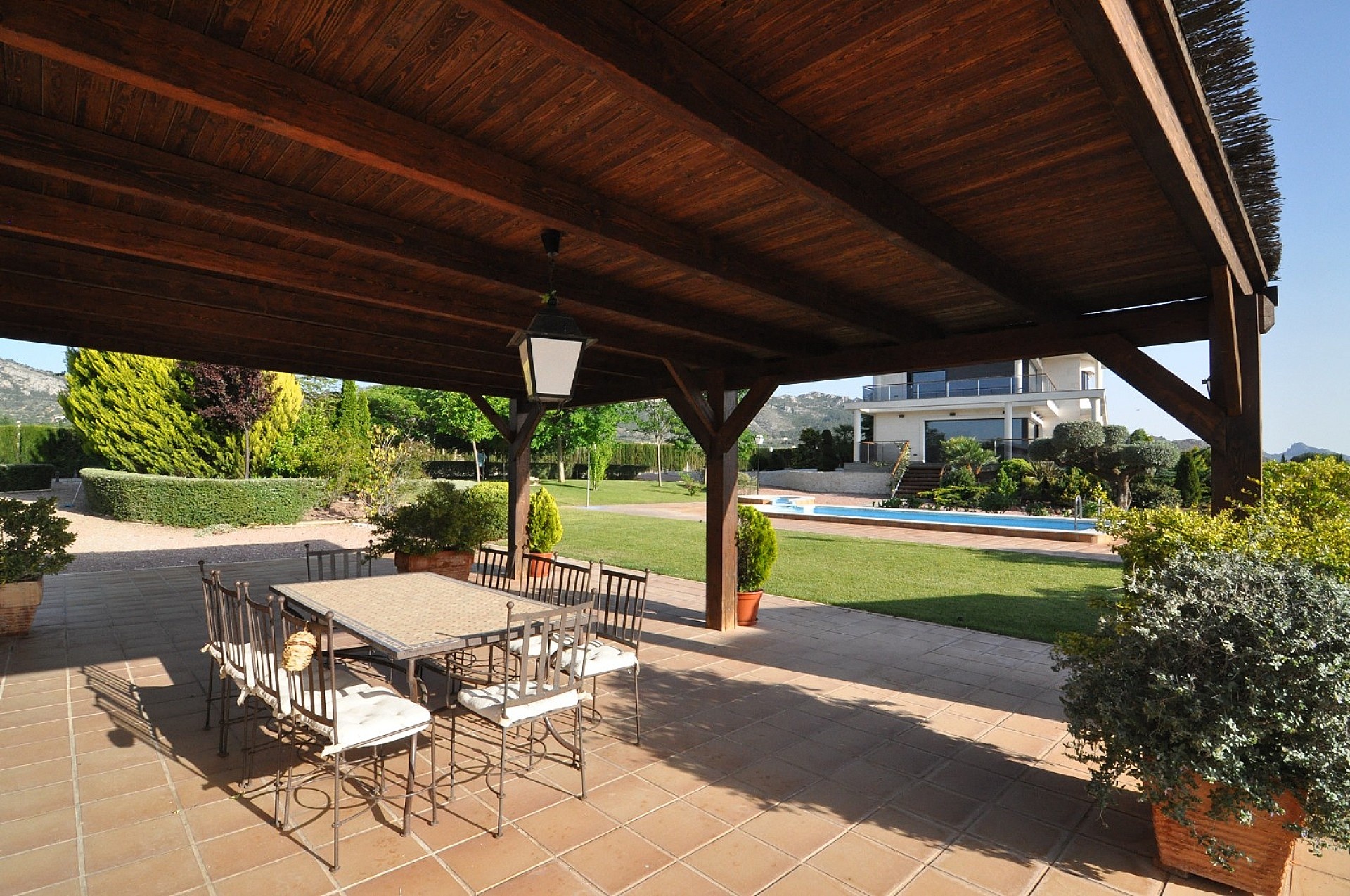 Resale - 4 Bedroom 2 Bathroom Villa in Villena -  - Alicante