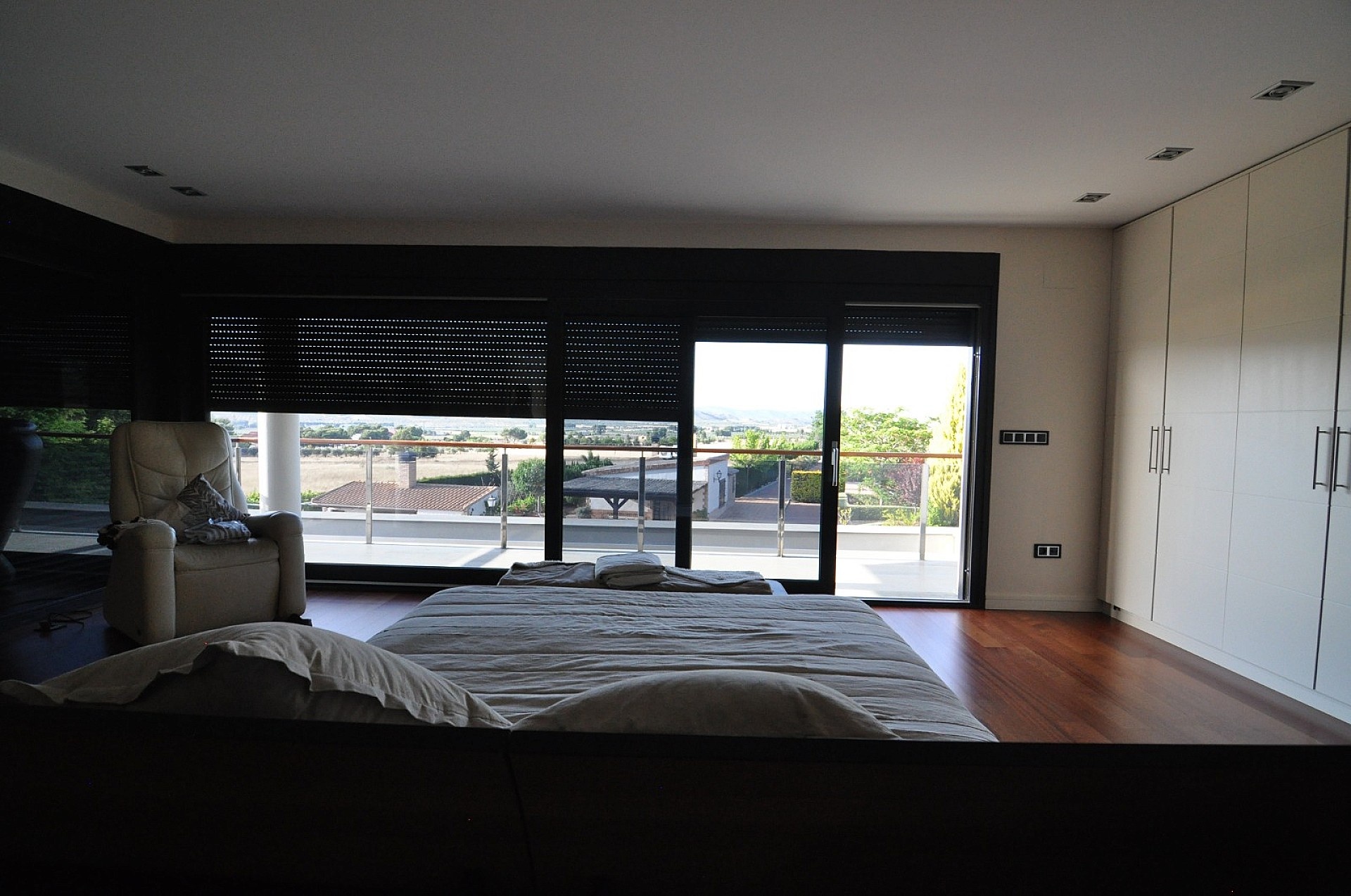 Resale - 4 Bedroom 2 Bathroom Villa in Villena -  - Alicante