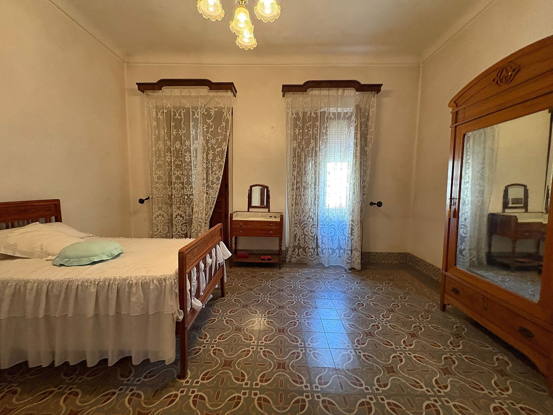 Resale - 6 Bedroom 2 Bathroom Townhouse in Novelda -  - Alicante