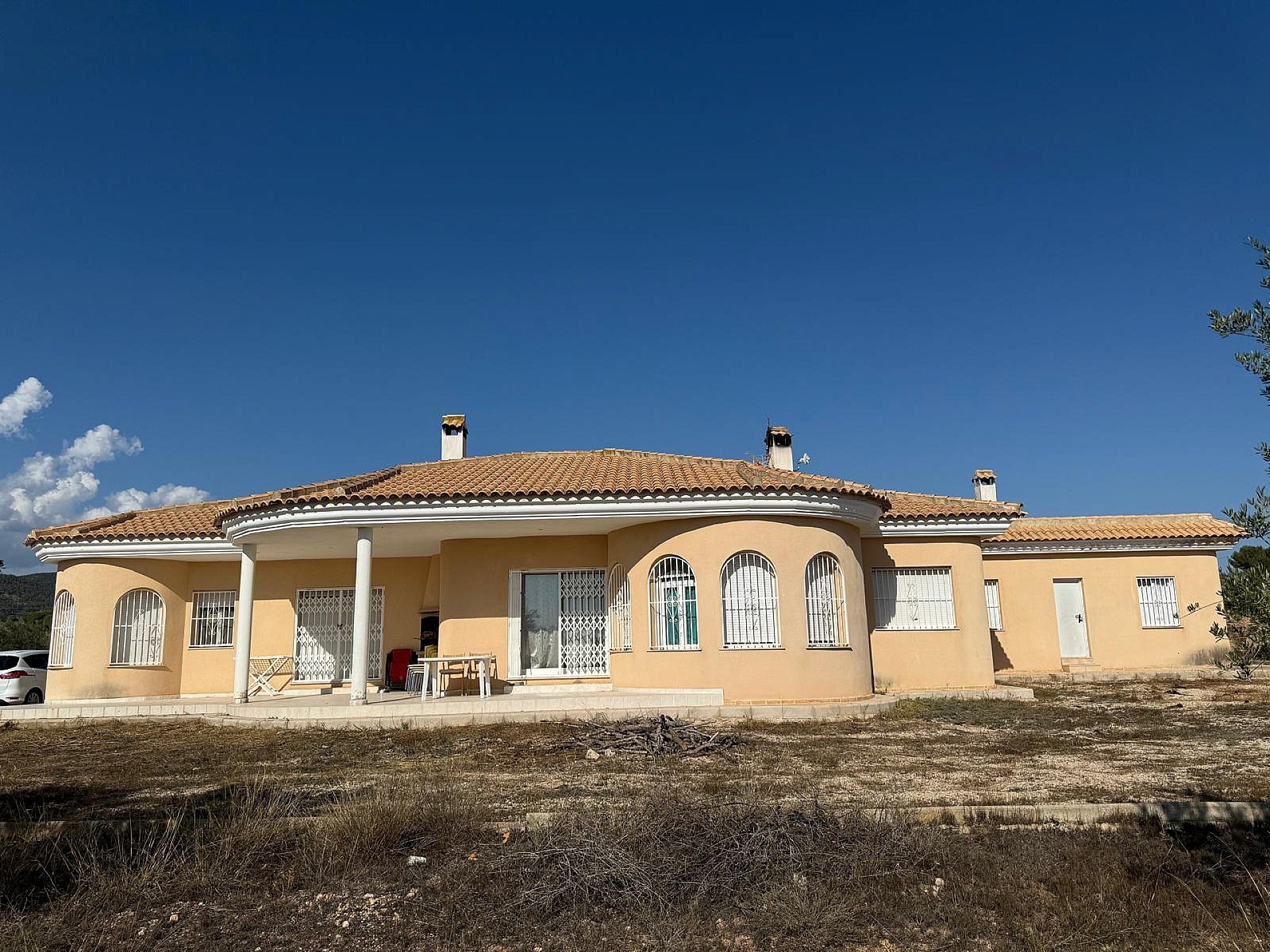 Resale - 3 Bedroom 3 Bathroom Villa in Onil -  - Alicante