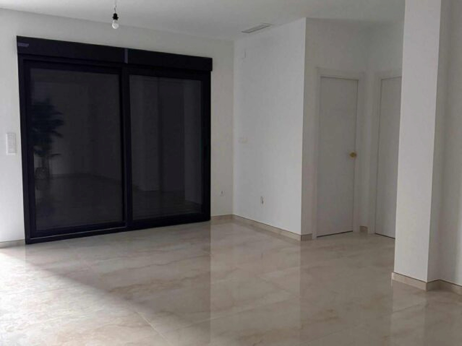 Resale - 3 Bedroom 2 Bathroom Semi-detached in La Romana -  - Alicante