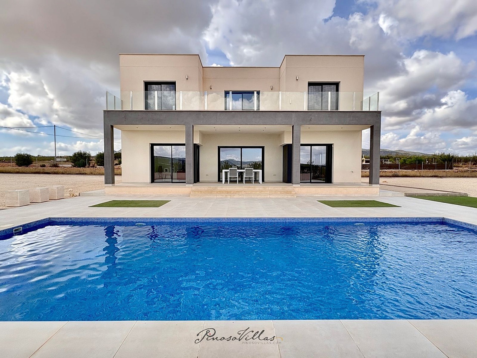 Resale - 3 Bedroom 3 Bathroom Villa in Pinoso -  - Alicante