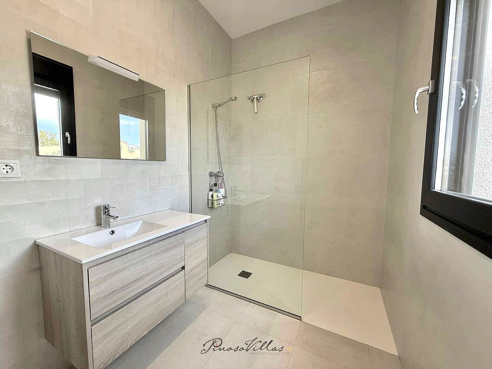 Resale - 3 Bedroom 3 Bathroom Villa in Pinoso -  - Alicante