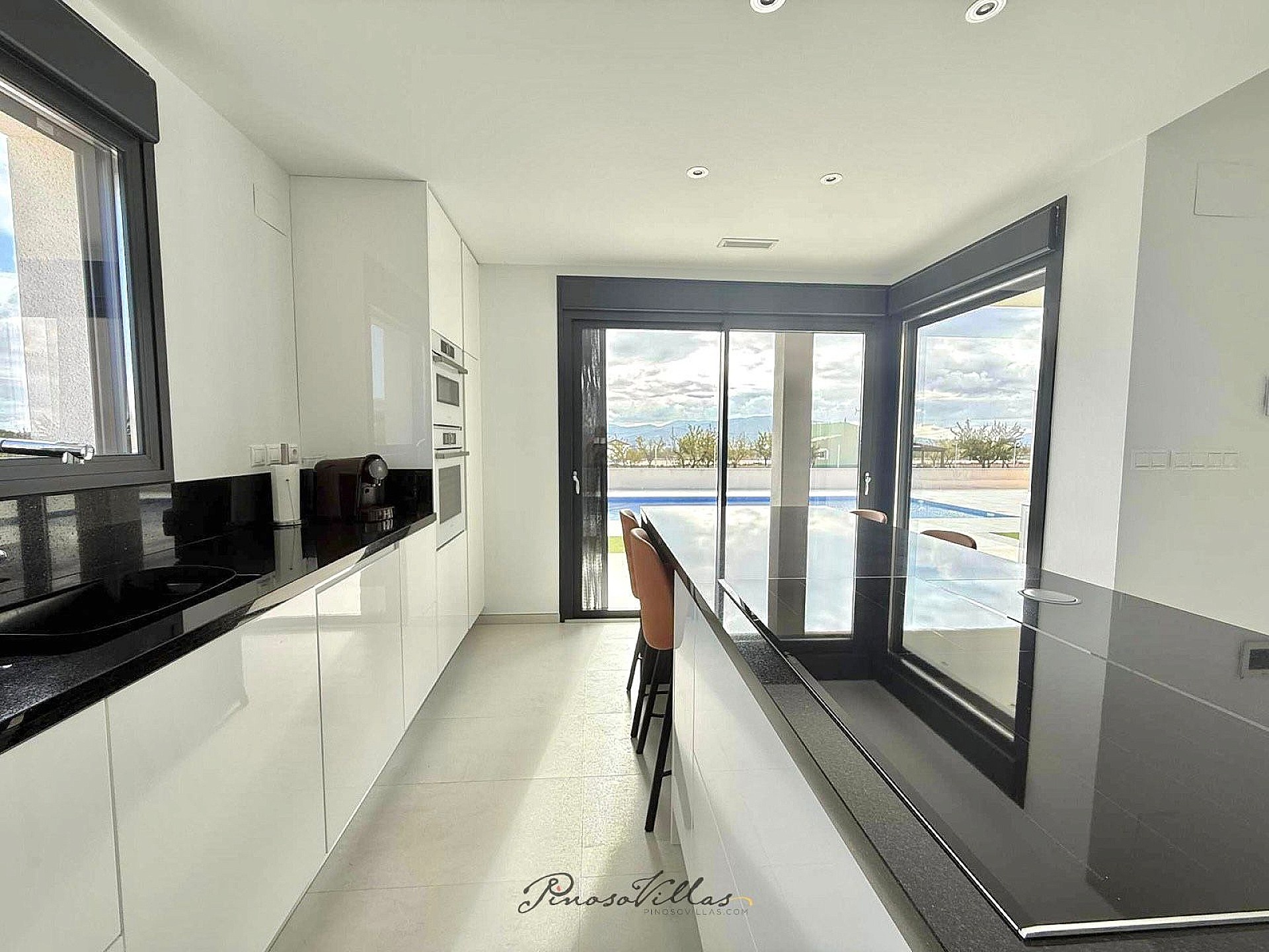 Resale - 3 Bedroom 3 Bathroom Villa in Pinoso -  - Alicante