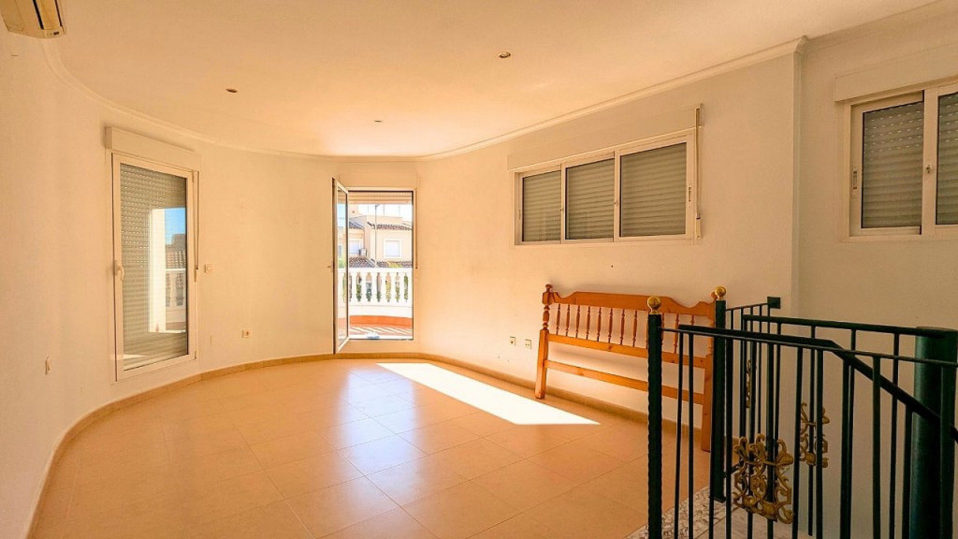 Resale - 3 Bedroom 2 Bathroom Villa in Ciudad Quesada -  - Alicante