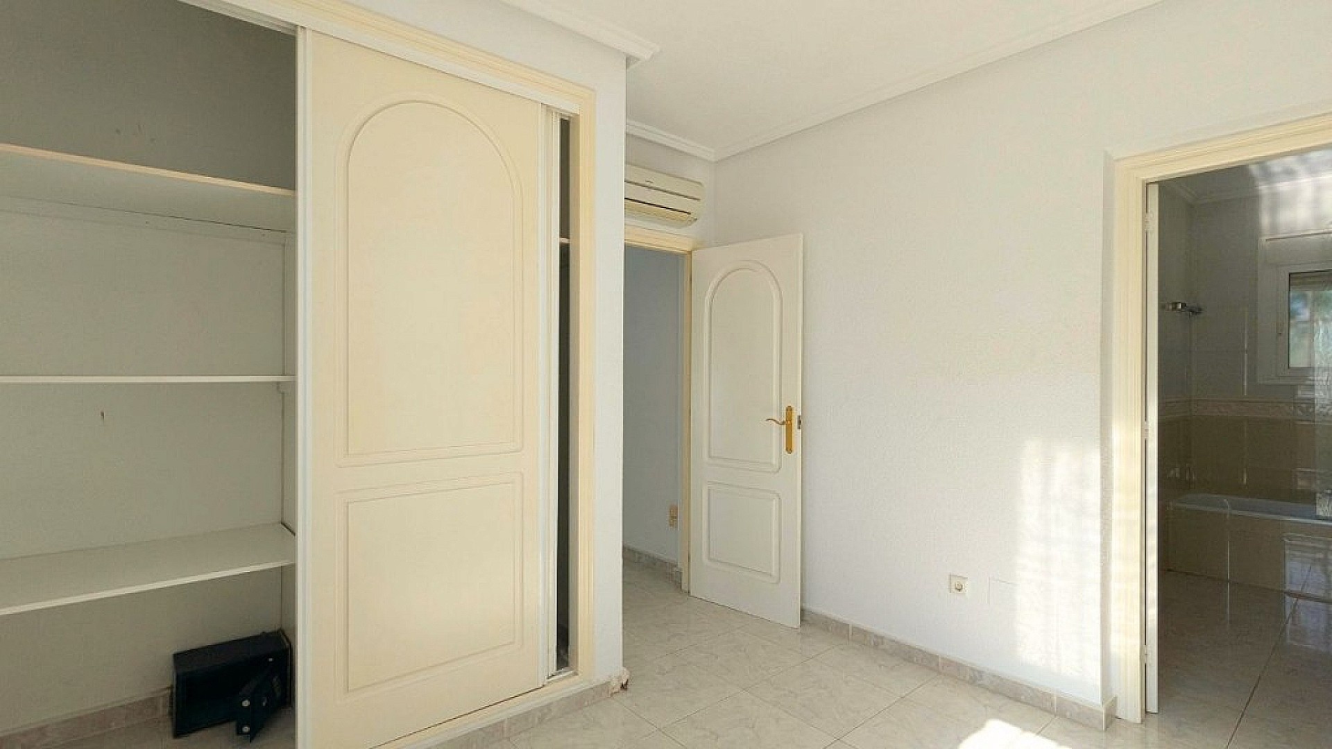 Resale - 3 Bedroom 2 Bathroom Villa in Ciudad Quesada -  - Alicante