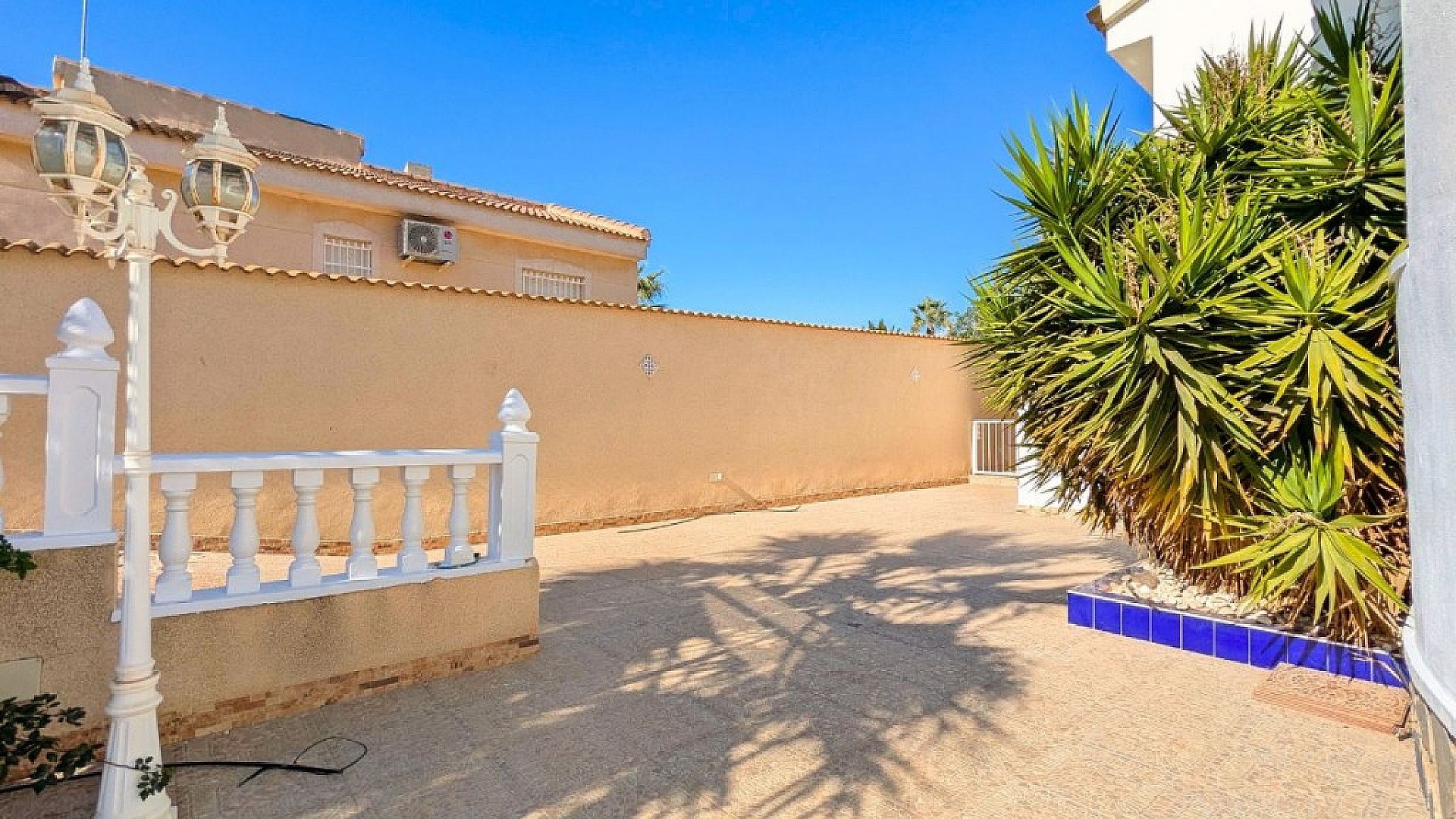 Resale - 3 Bedroom 2 Bathroom Villa in Ciudad Quesada -  - Alicante