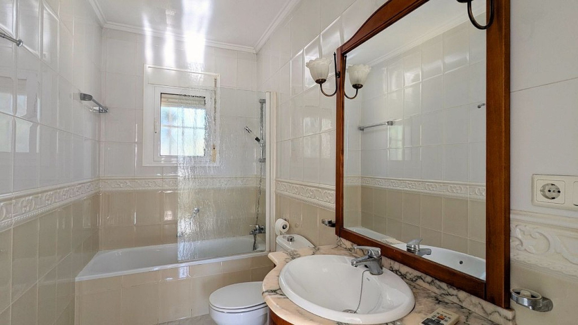 Resale - 3 Bedroom 2 Bathroom Villa in Ciudad Quesada -  - Alicante