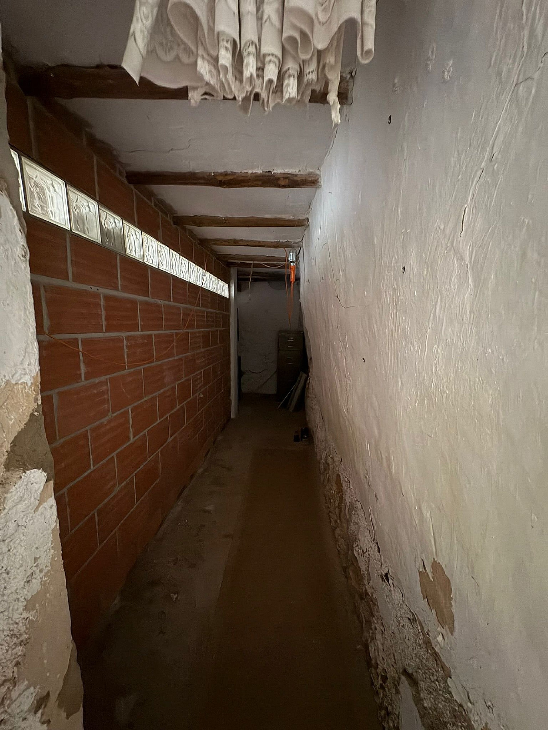 Resale - 5 Bedroom 2 Bathroom Semi-detached in Pinoso -  - Alicante