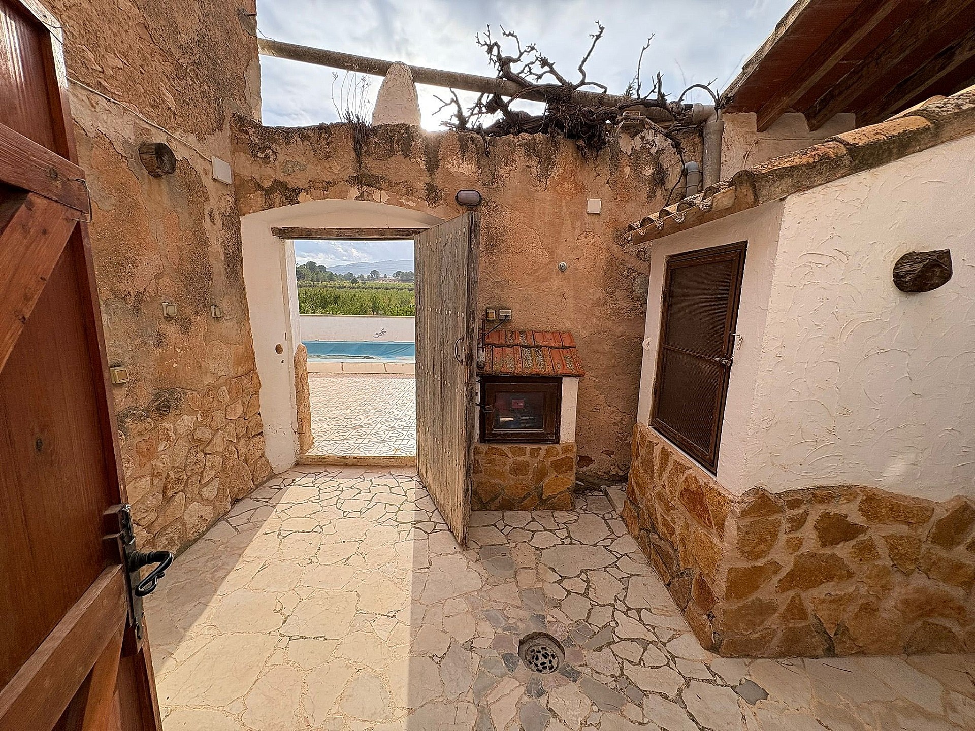 Resale - 5 Bedroom 2 Bathroom Semi-detached in Pinoso -  - Alicante