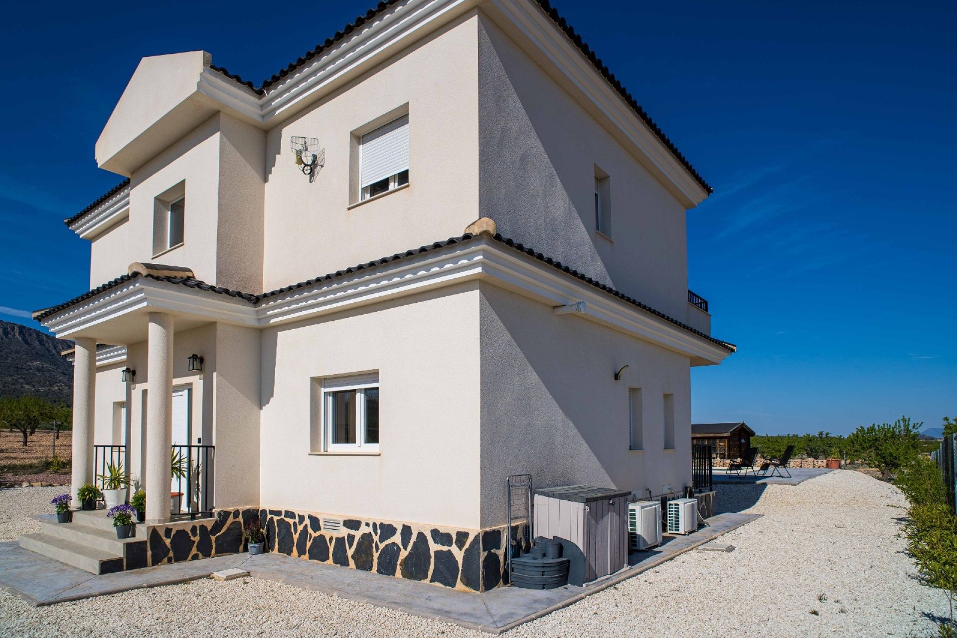 Resale - 3 Bedroom 2 Bathroom Villa in Pinoso -  - Alicante