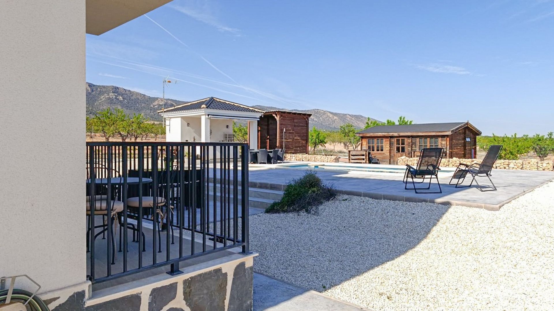 Resale - 3 Bedroom 2 Bathroom Villa in Pinoso -  - Alicante