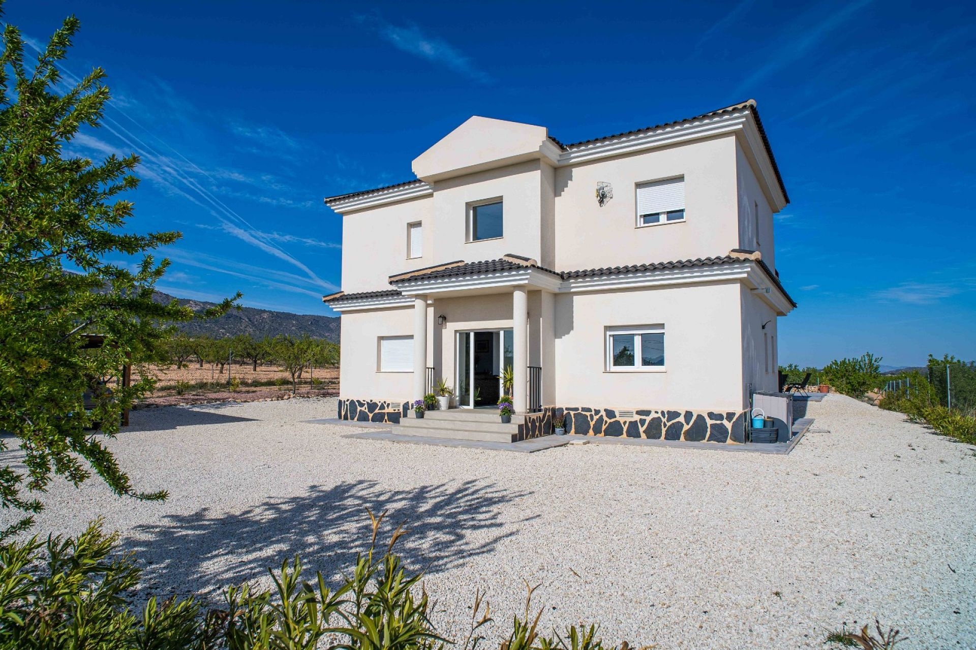 Resale - 3 Bedroom 2 Bathroom Villa in Pinoso -  - Alicante