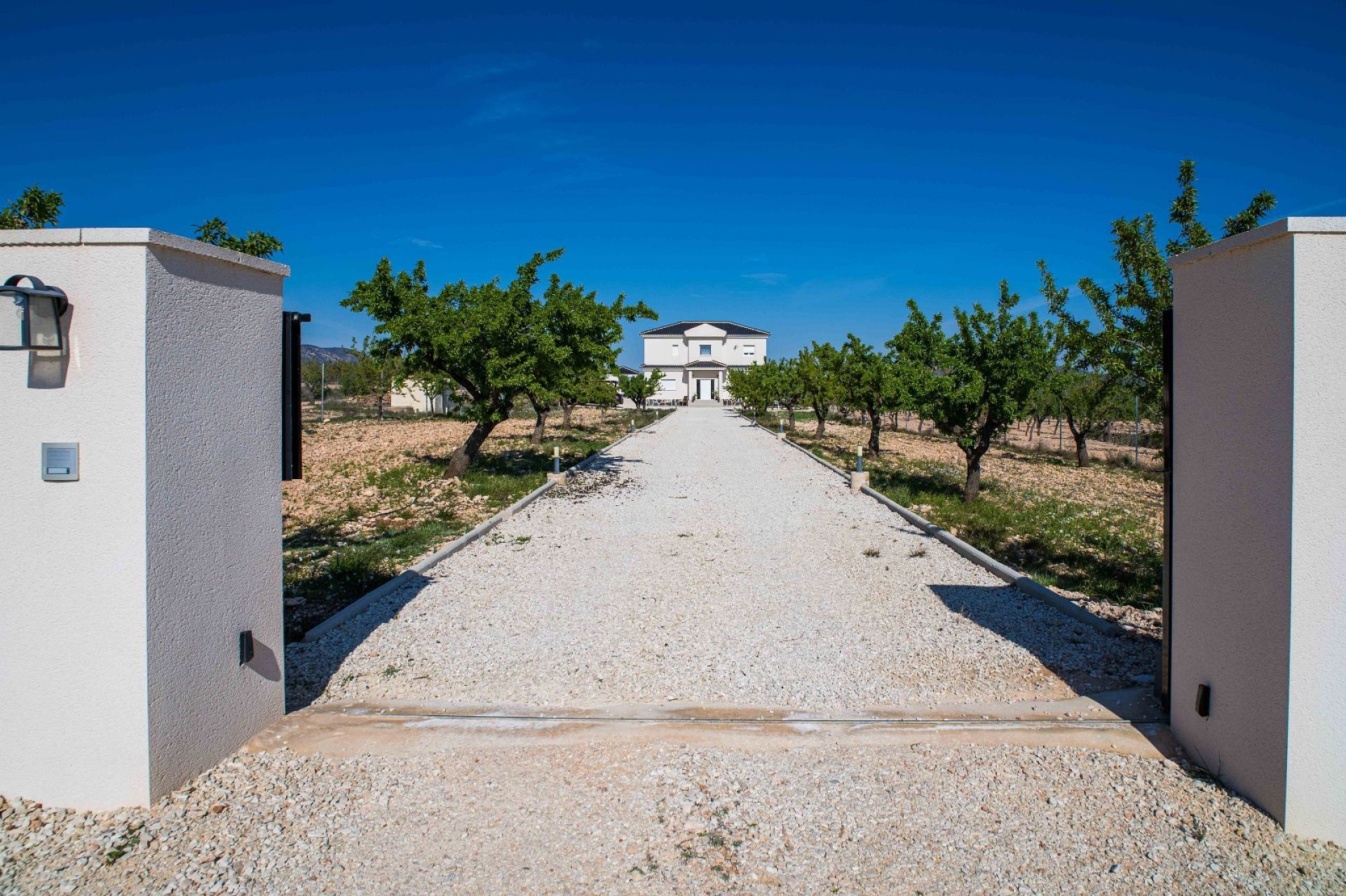 Resale - 3 Bedroom 2 Bathroom Villa in Pinoso -  - Alicante