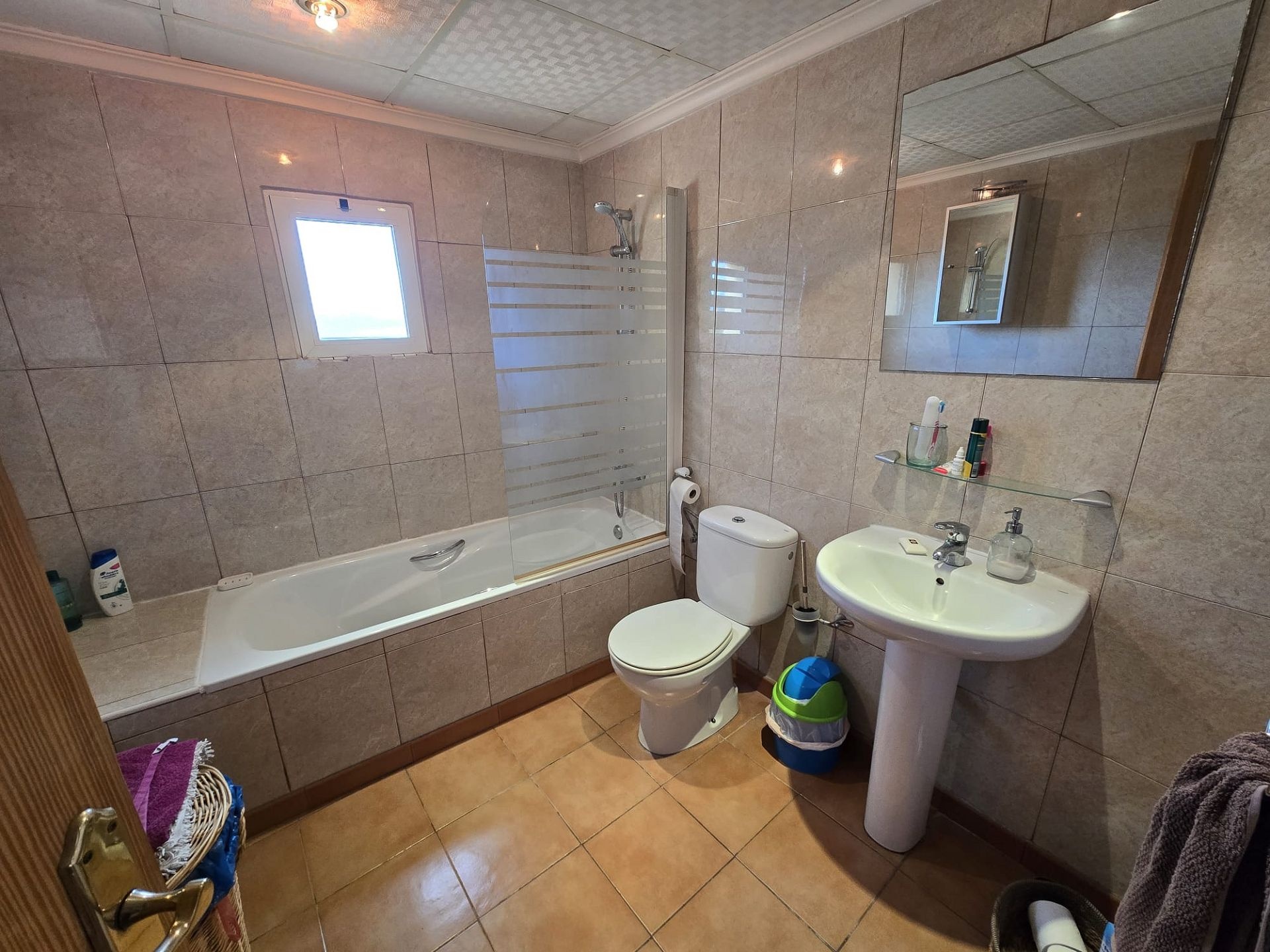 Resale - 5 Bedroom 3 Bathroom Villa in Sax -  - Alicante