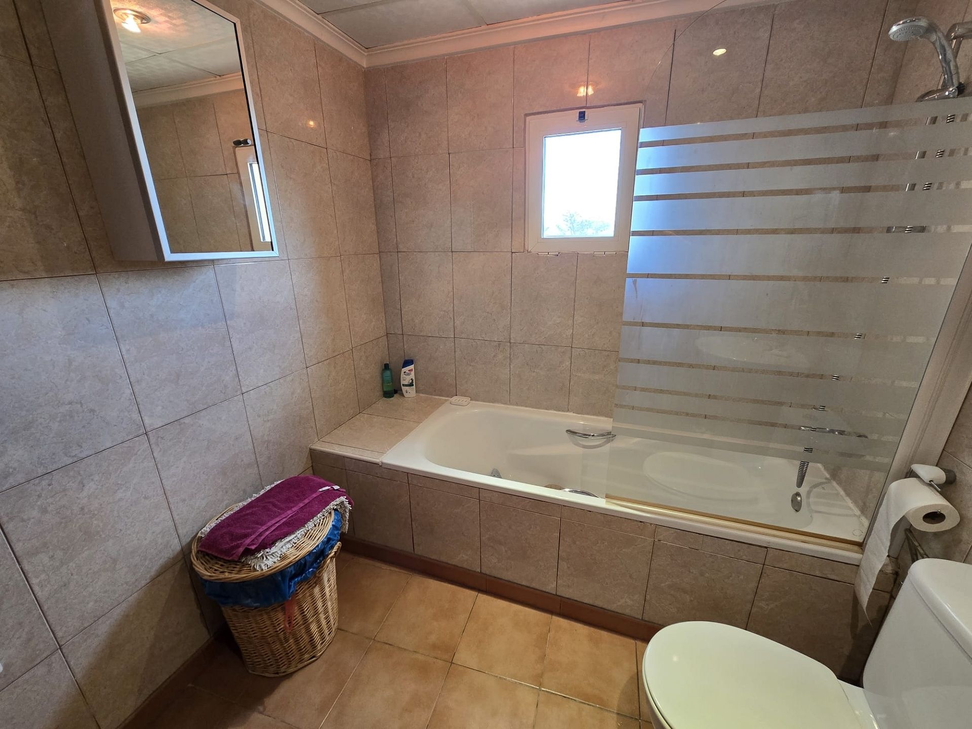 Resale - 5 Bedroom 3 Bathroom Villa in Sax -  - Alicante