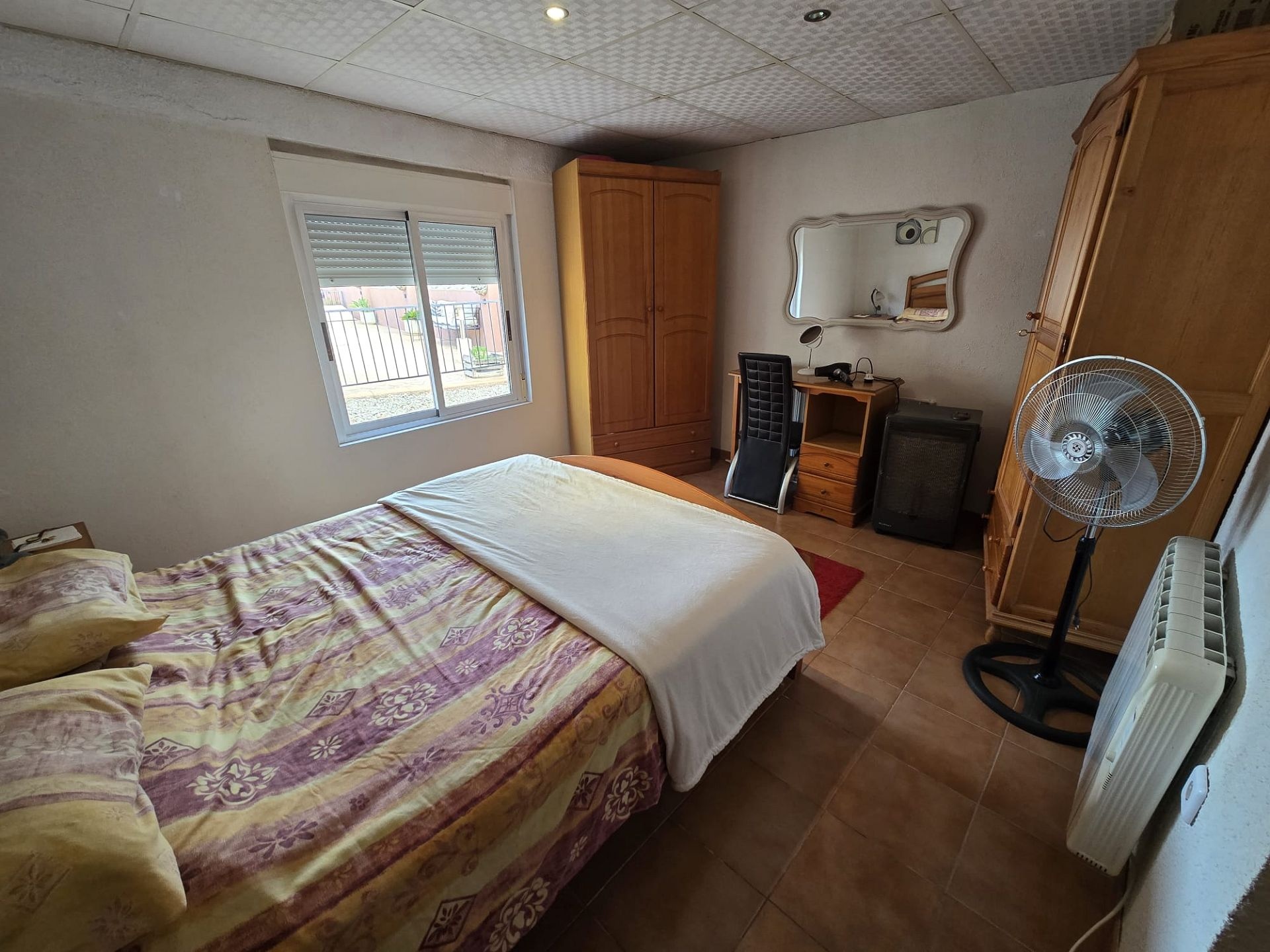 Resale - 5 Bedroom 3 Bathroom Villa in Sax -  - Alicante