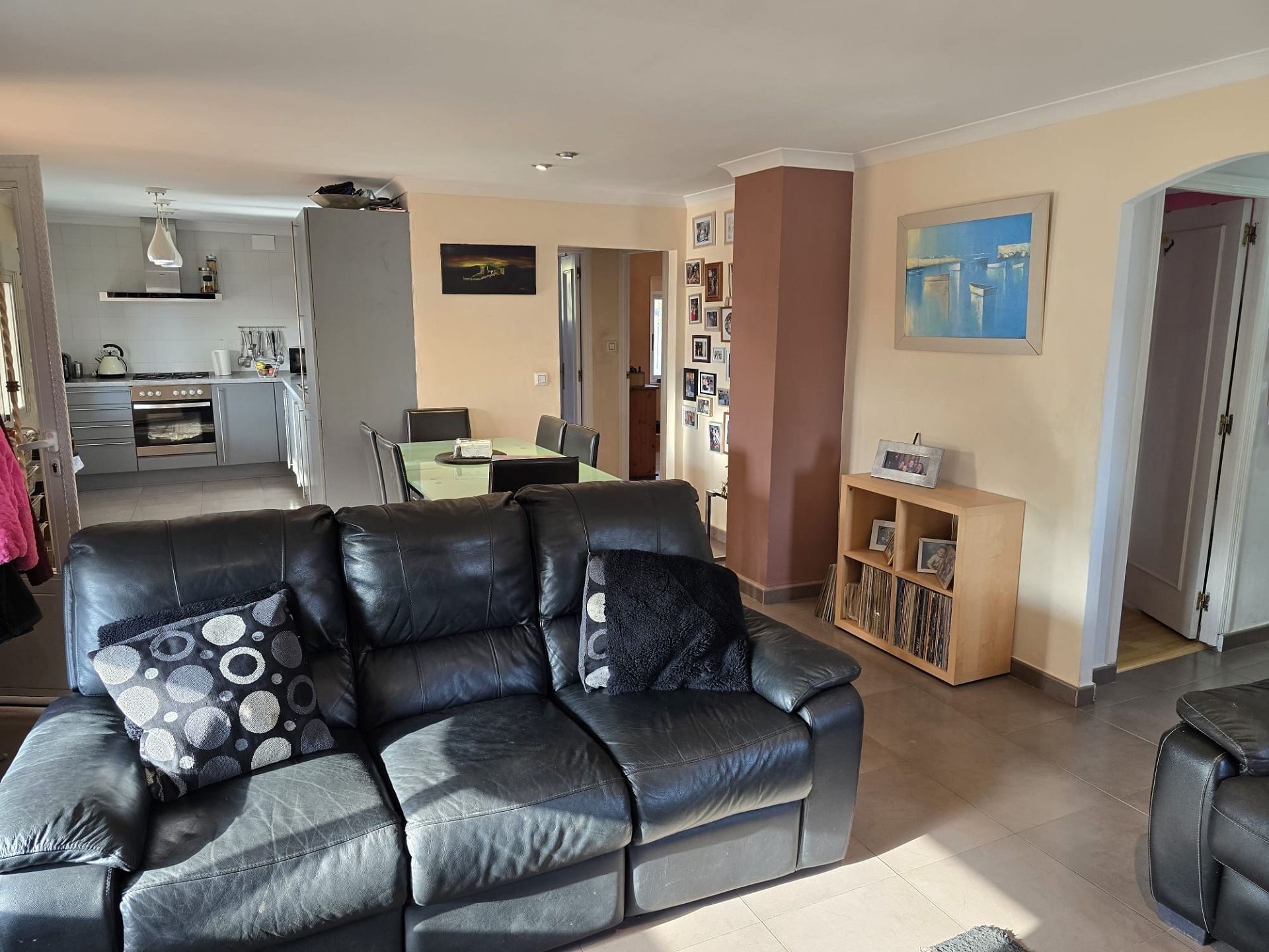 Resale - 5 Bedroom 3 Bathroom Villa in Sax -  - Alicante