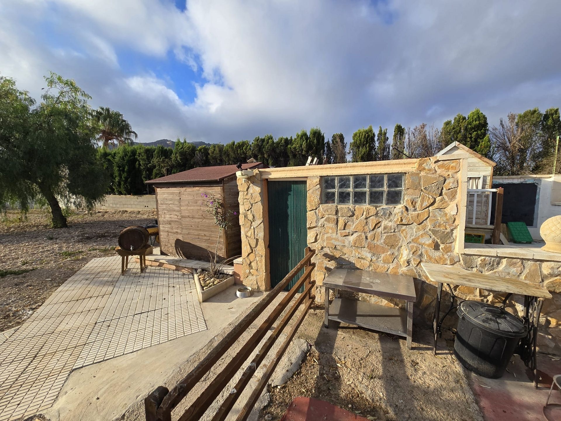 Resale - 5 Bedroom 3 Bathroom Villa in Sax -  - Alicante