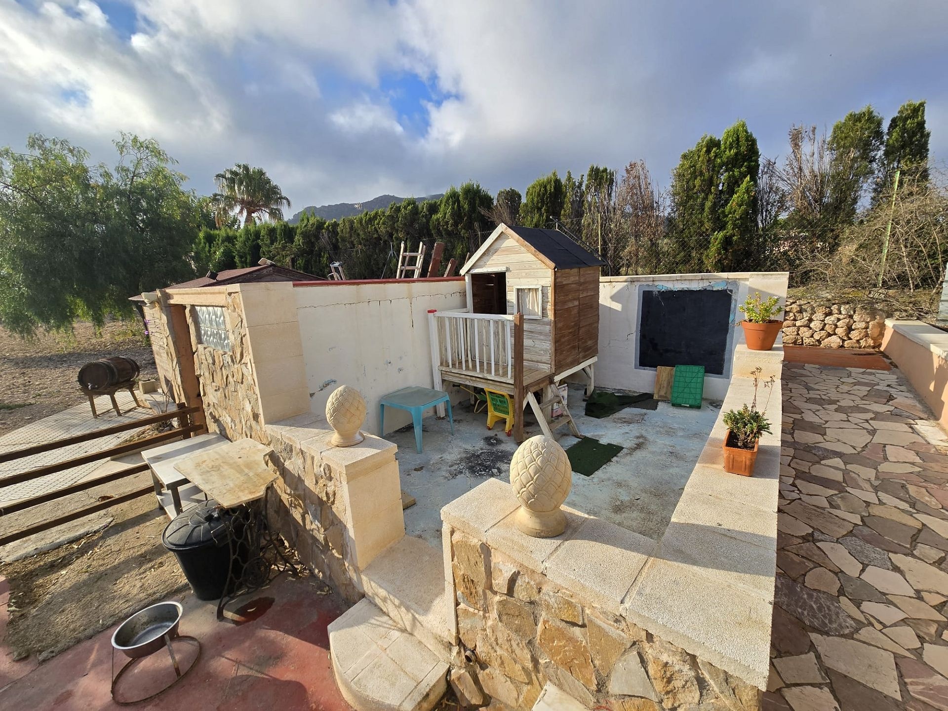 Resale - 5 Bedroom 3 Bathroom Villa in Sax -  - Alicante