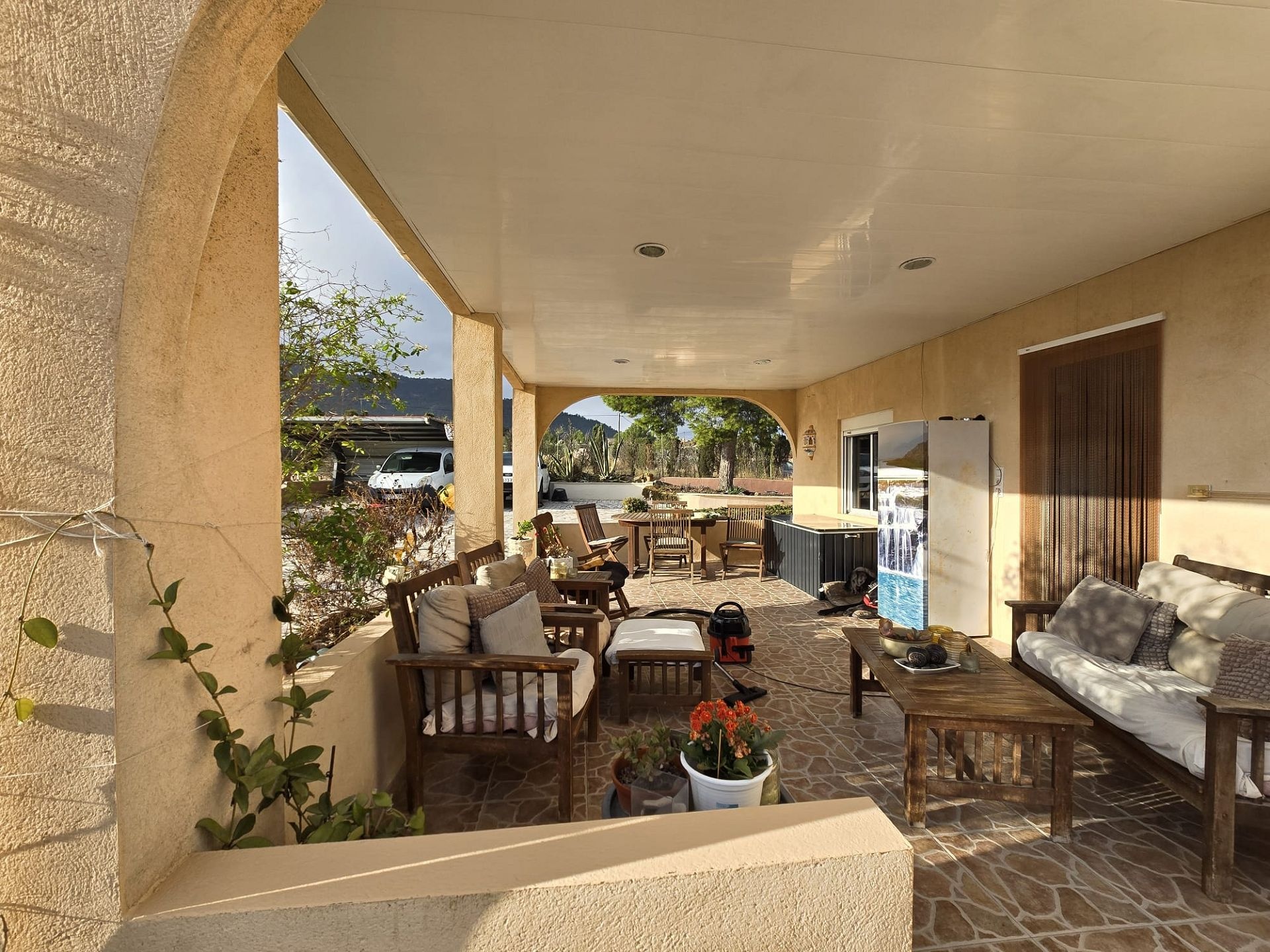 Resale - 5 Bedroom 3 Bathroom Villa in Sax -  - Alicante