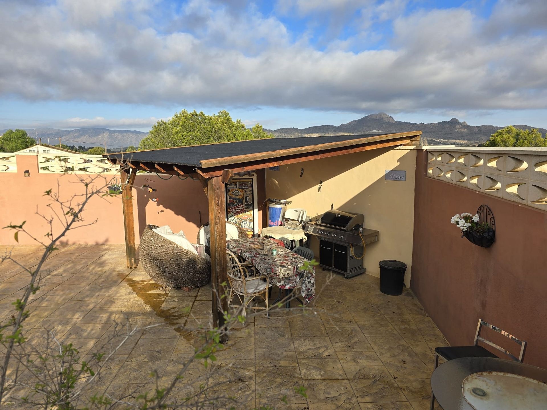 Resale - 5 Bedroom 3 Bathroom Villa in Sax -  - Alicante