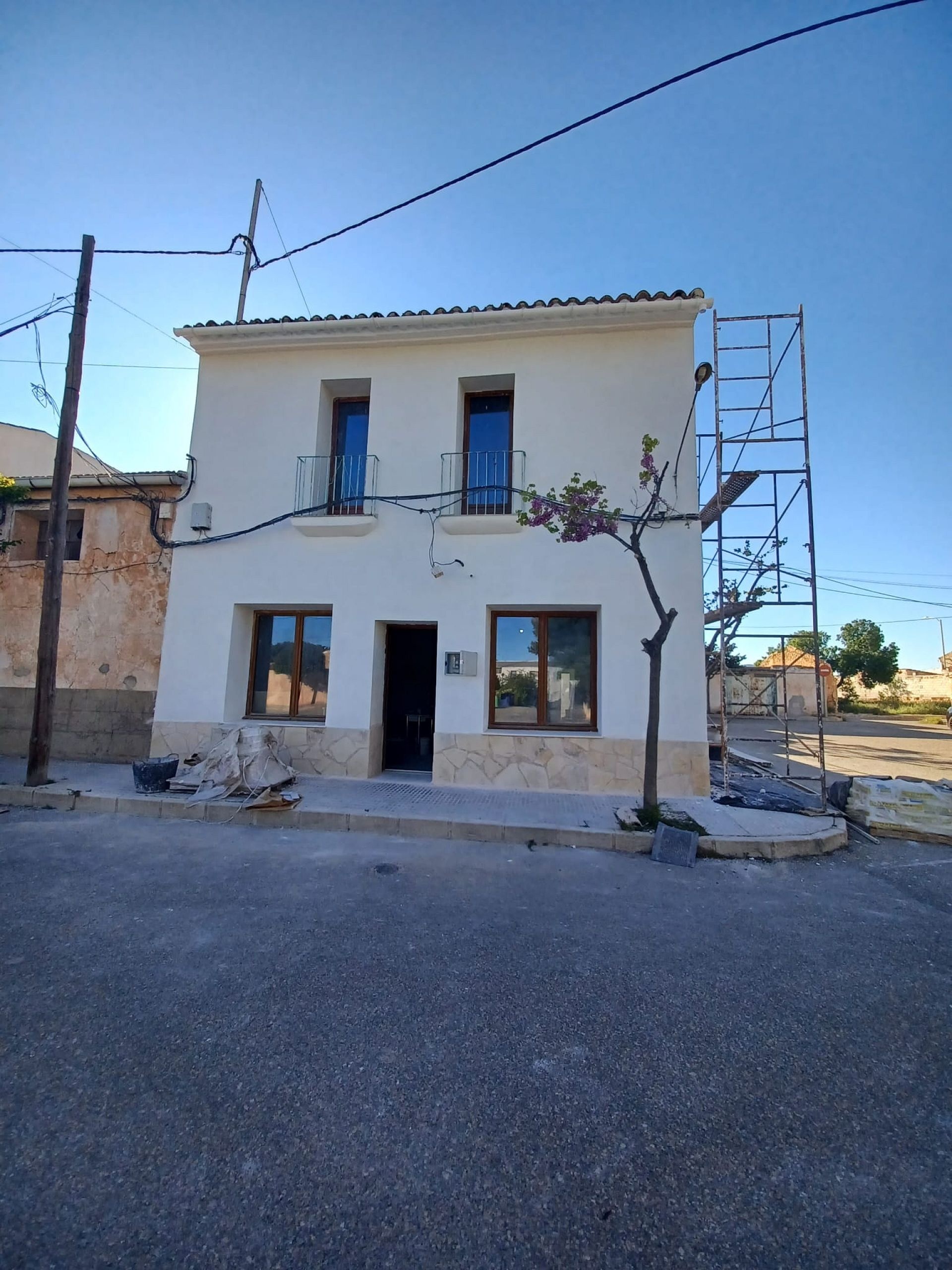Resale - 4 Bedroom 2 Bathroom Village house in Pinoso -  - Alicante