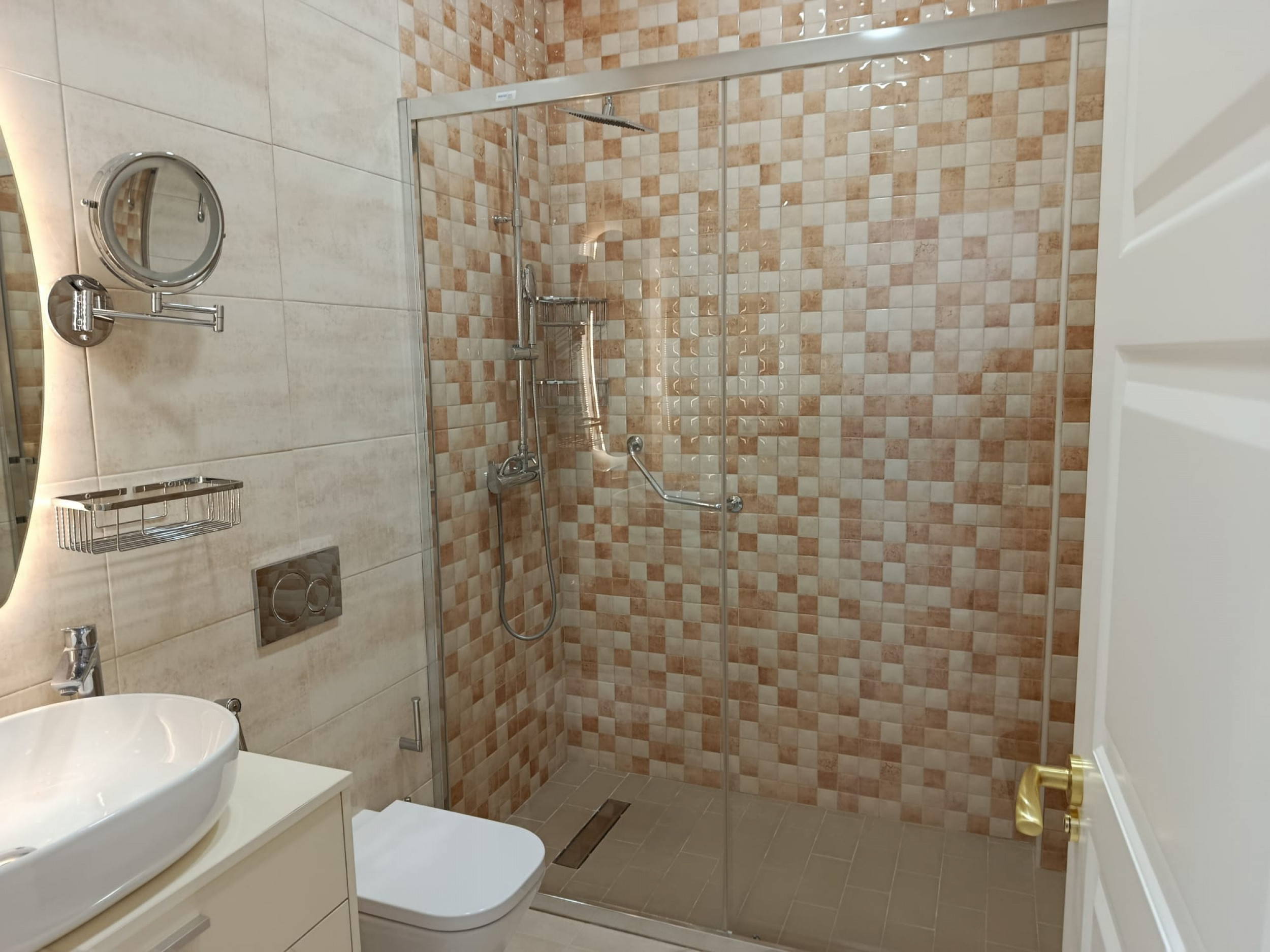 Resale - 4 Bedroom 4 Bathroom Villa in Pinoso -  - Alicante