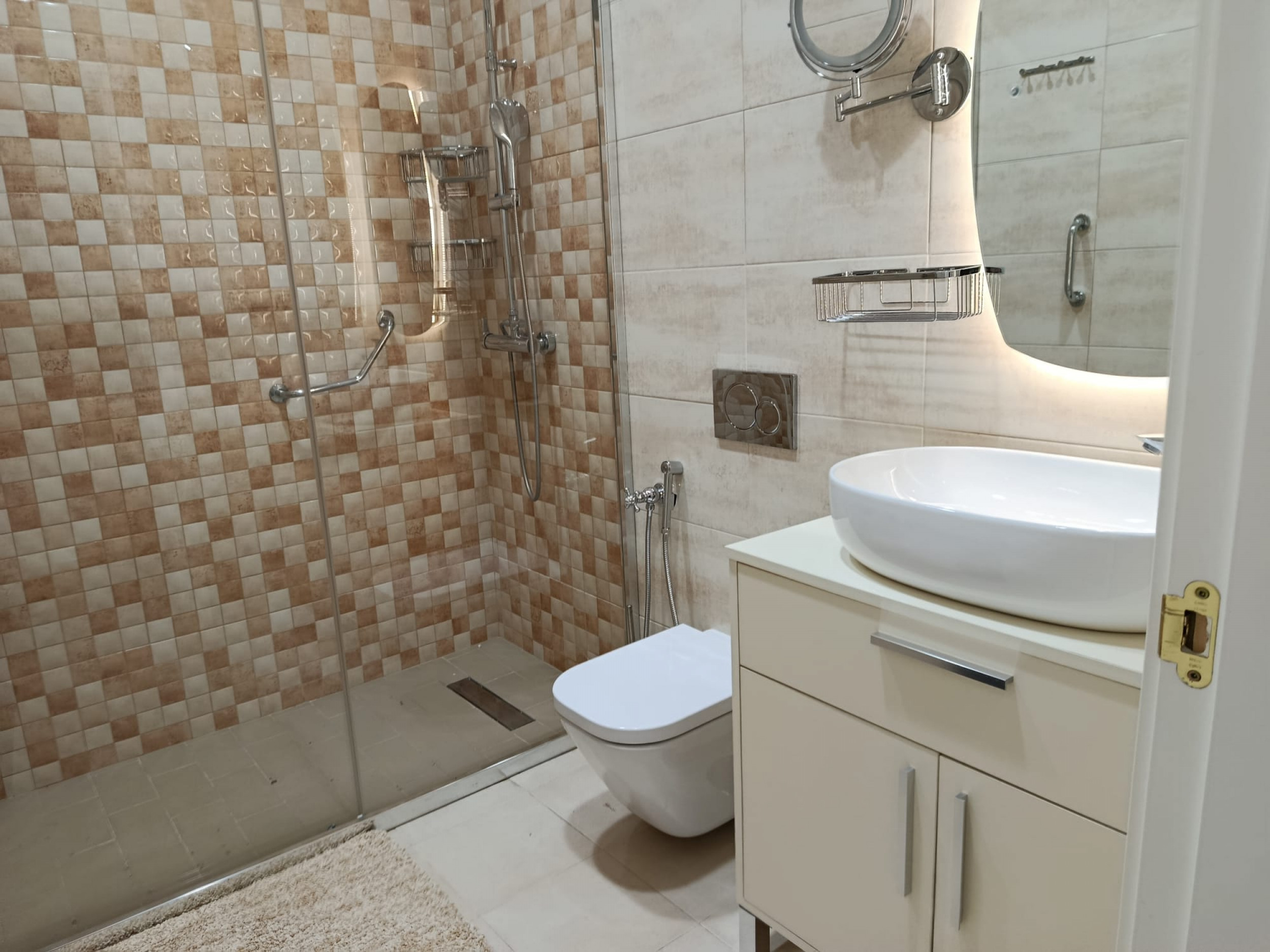 Resale - 4 Bedroom 4 Bathroom Villa in Pinoso -  - Alicante