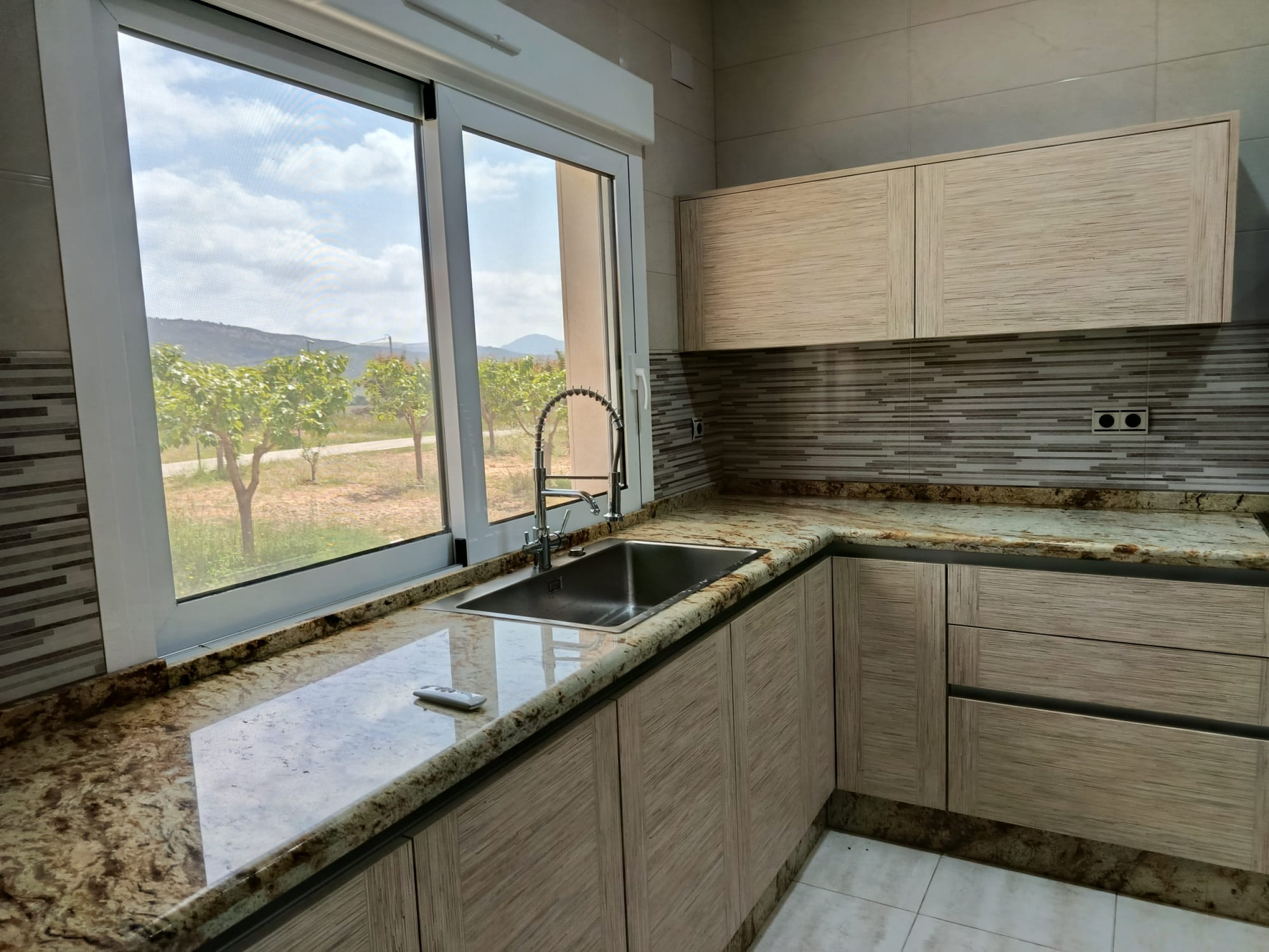 Resale - 4 Bedroom 4 Bathroom Villa in Pinoso -  - Alicante