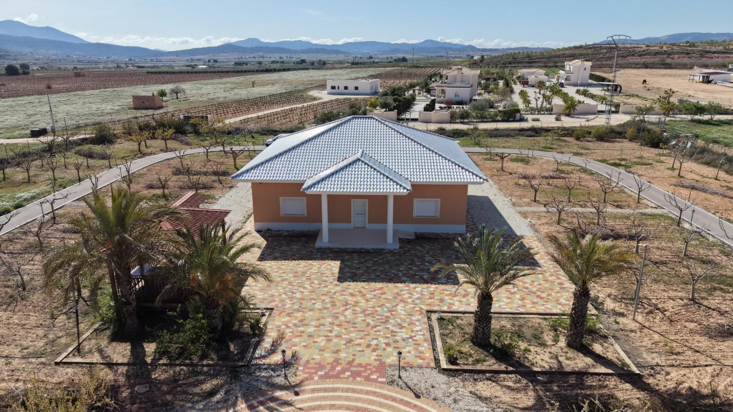 Resale - 4 Bedroom 4 Bathroom Villa in Pinoso -  - Alicante