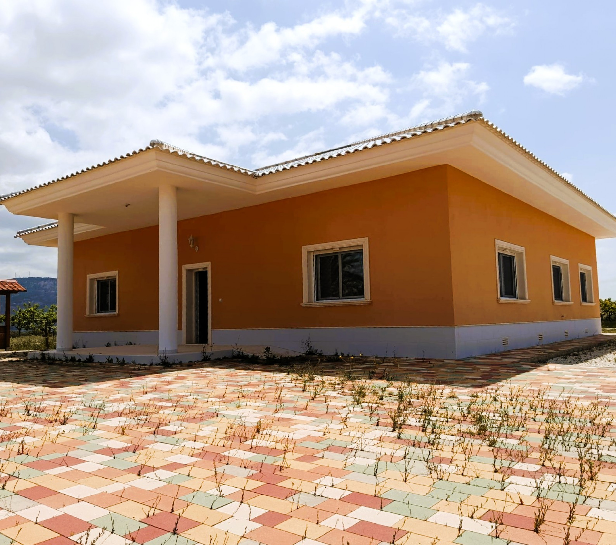 Resale - 4 Bedroom 4 Bathroom Villa in Pinoso -  - Alicante