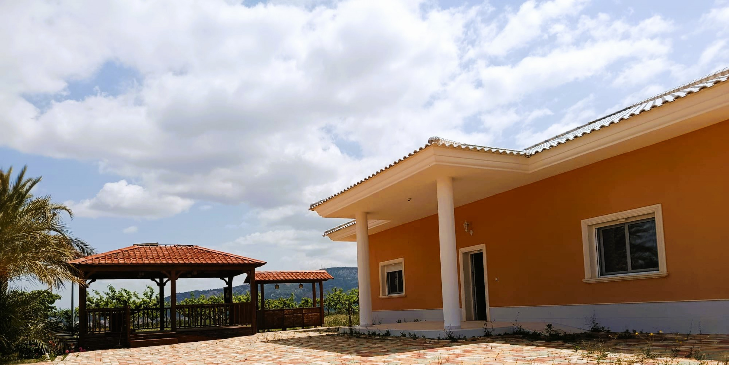 Resale - 4 Bedroom 4 Bathroom Villa in Pinoso -  - Alicante