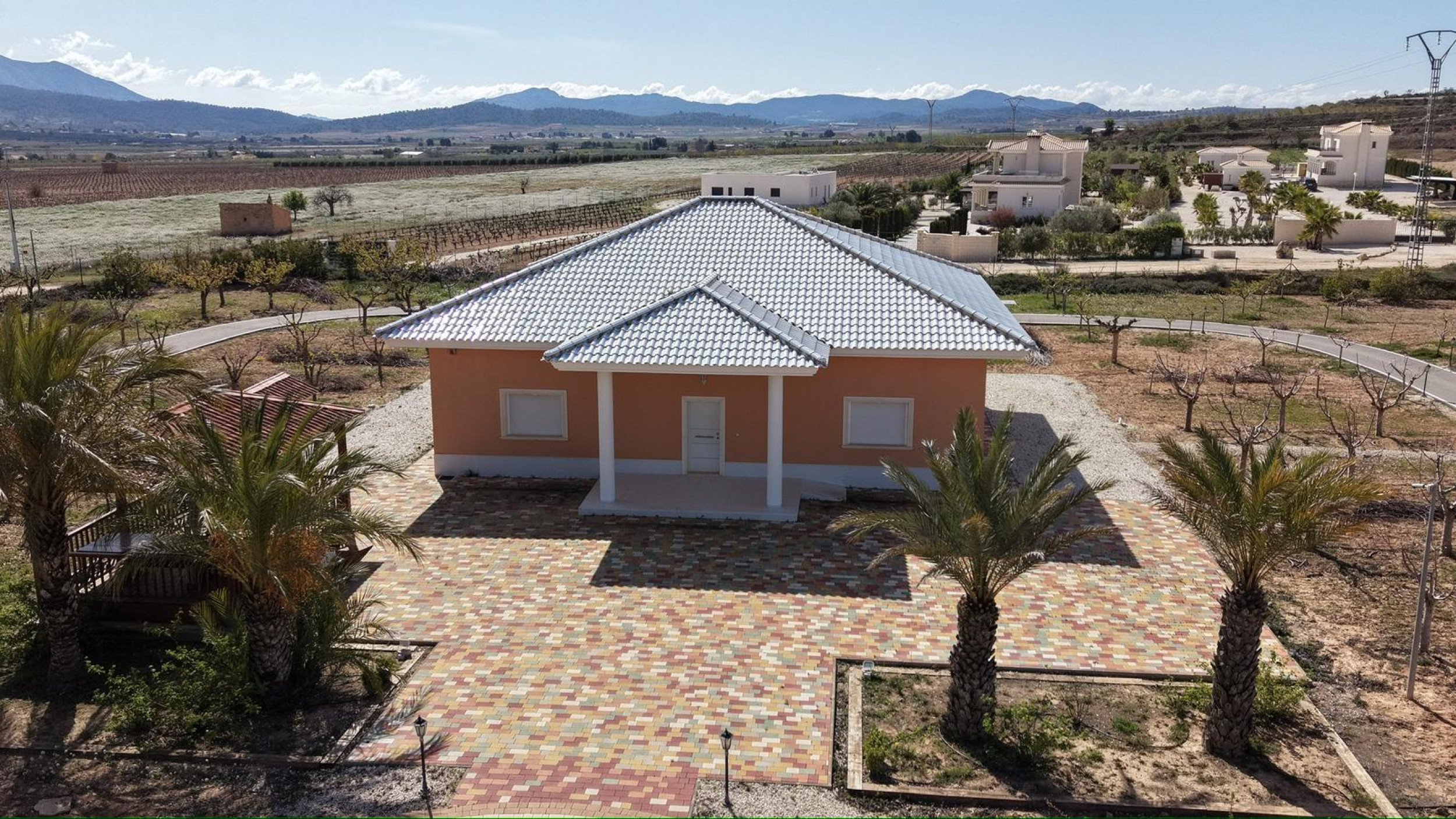 Resale - 4 Bedroom 4 Bathroom Villa in Pinoso -  - Alicante