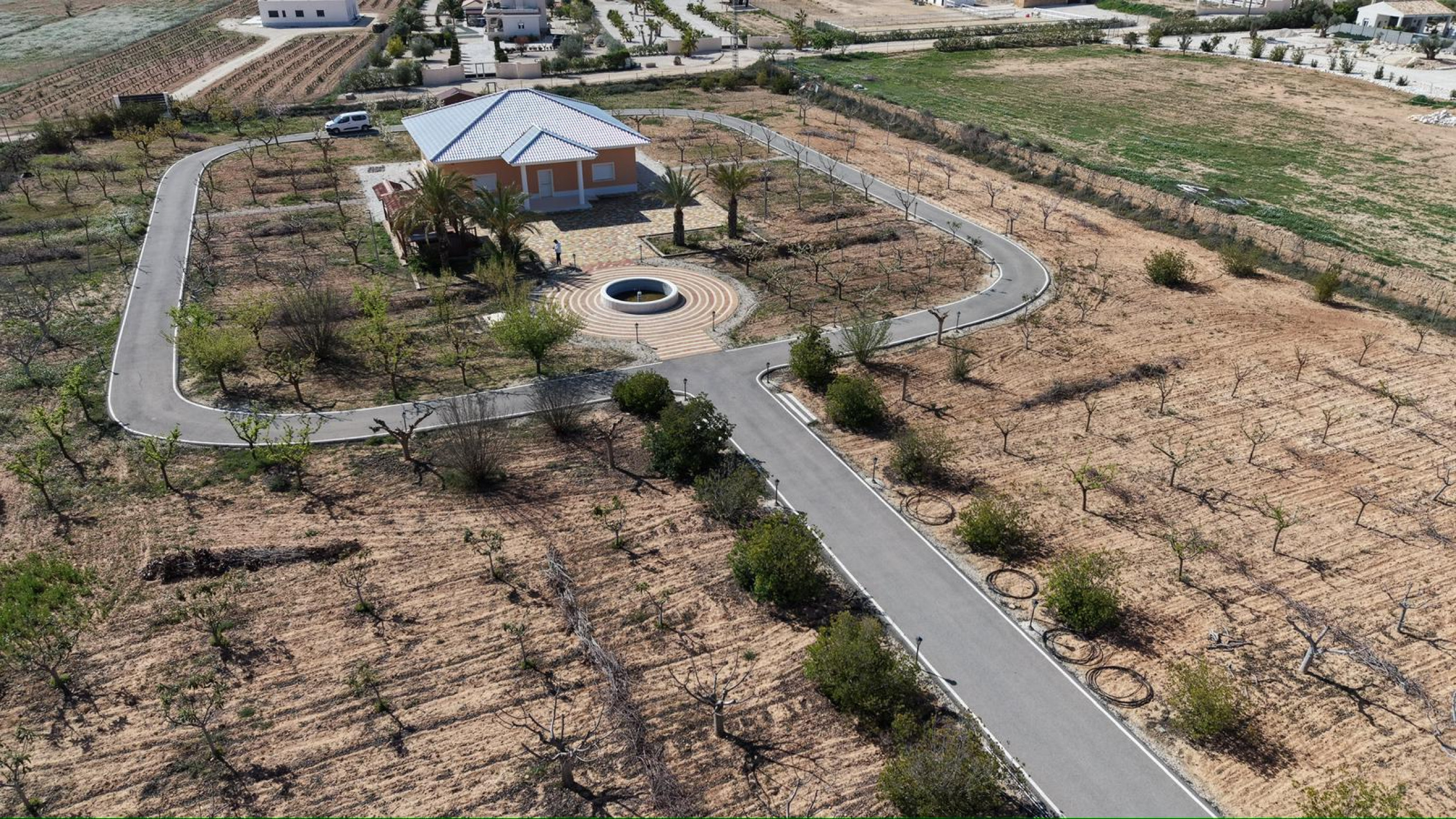 Resale - 4 Bedroom 4 Bathroom Villa in Pinoso -  - Alicante