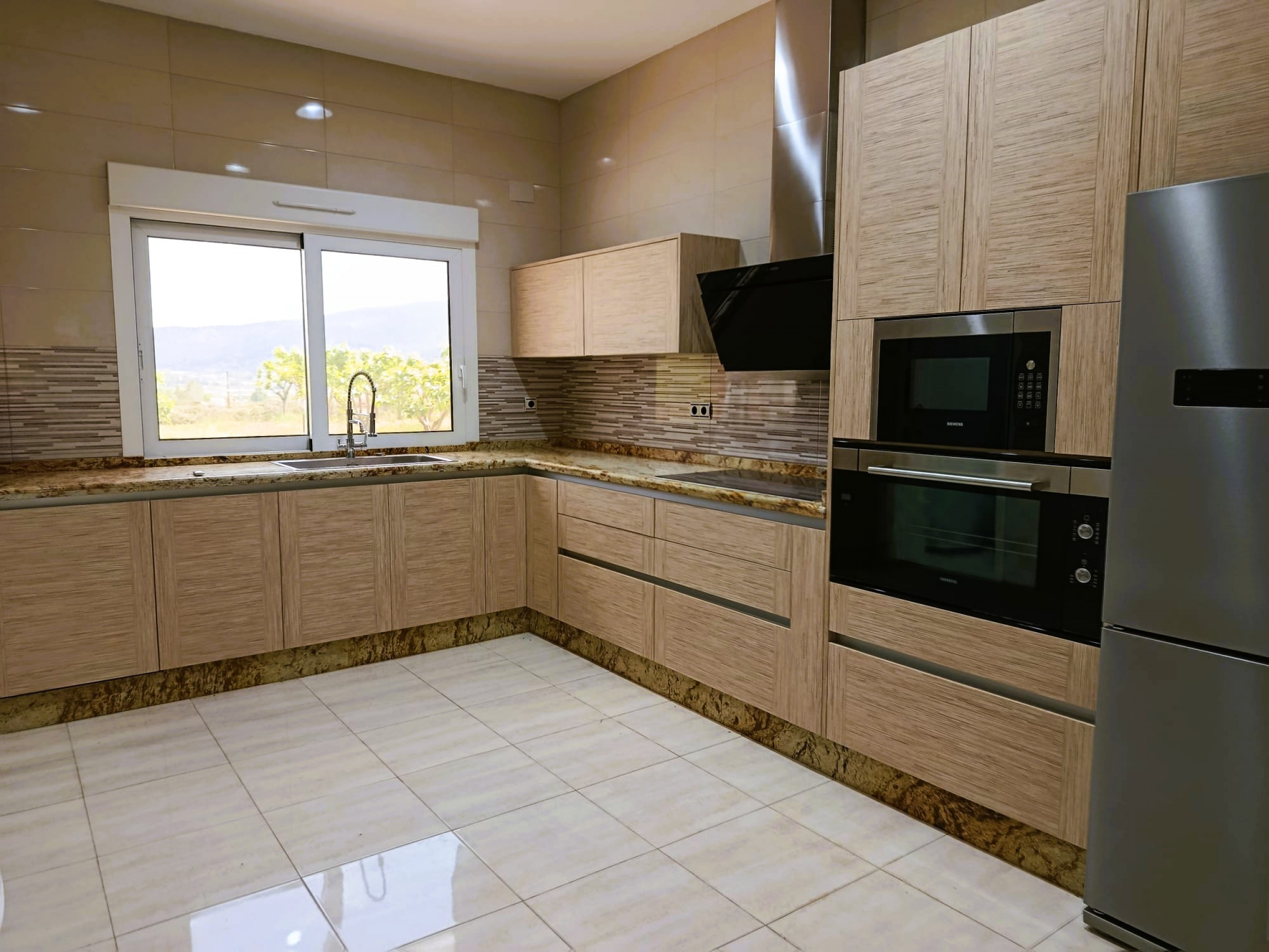 Resale - 4 Bedroom 4 Bathroom Villa in Pinoso -  - Alicante