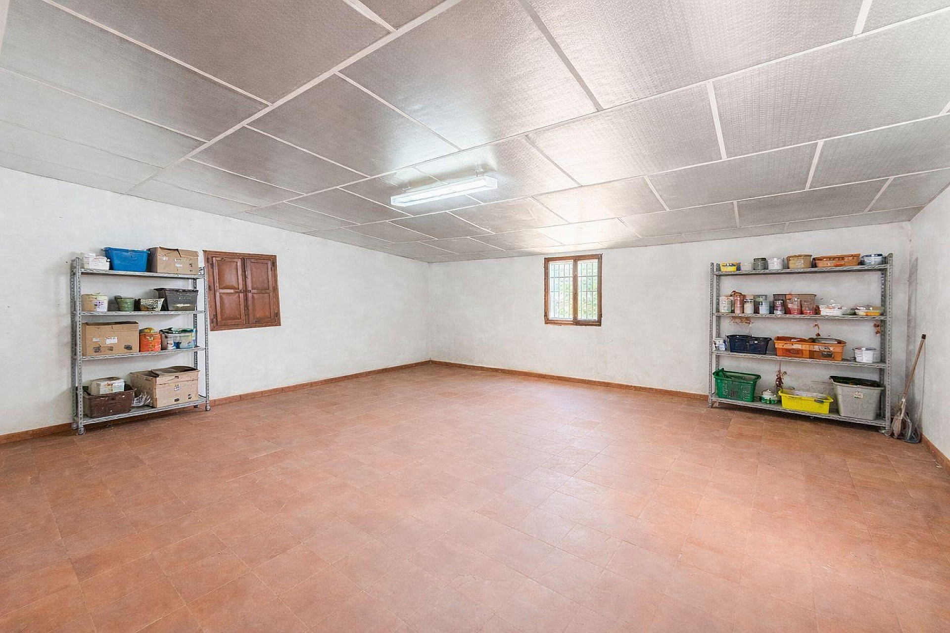 Resale - 6 Bedroom 2 Bathroom Country house in Pinoso -  - Alicante