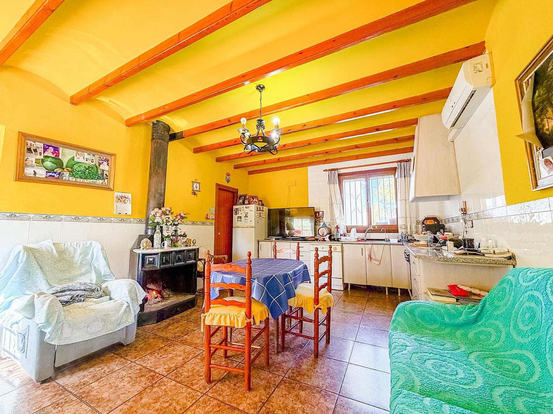 Resale - 6 Bedroom 2 Bathroom Country house in Pinoso -  - Alicante