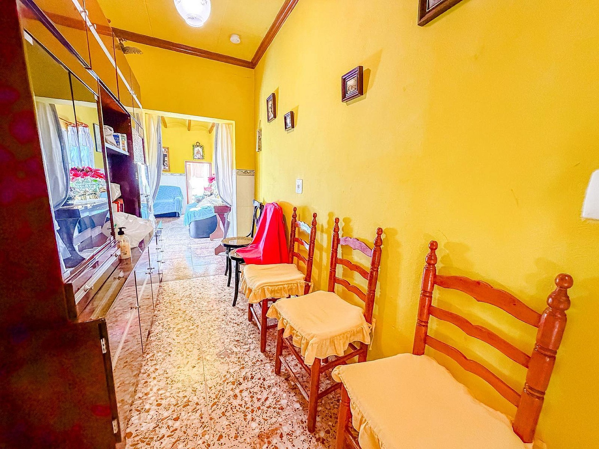 Resale - 6 Bedroom 2 Bathroom Country house in Pinoso -  - Alicante