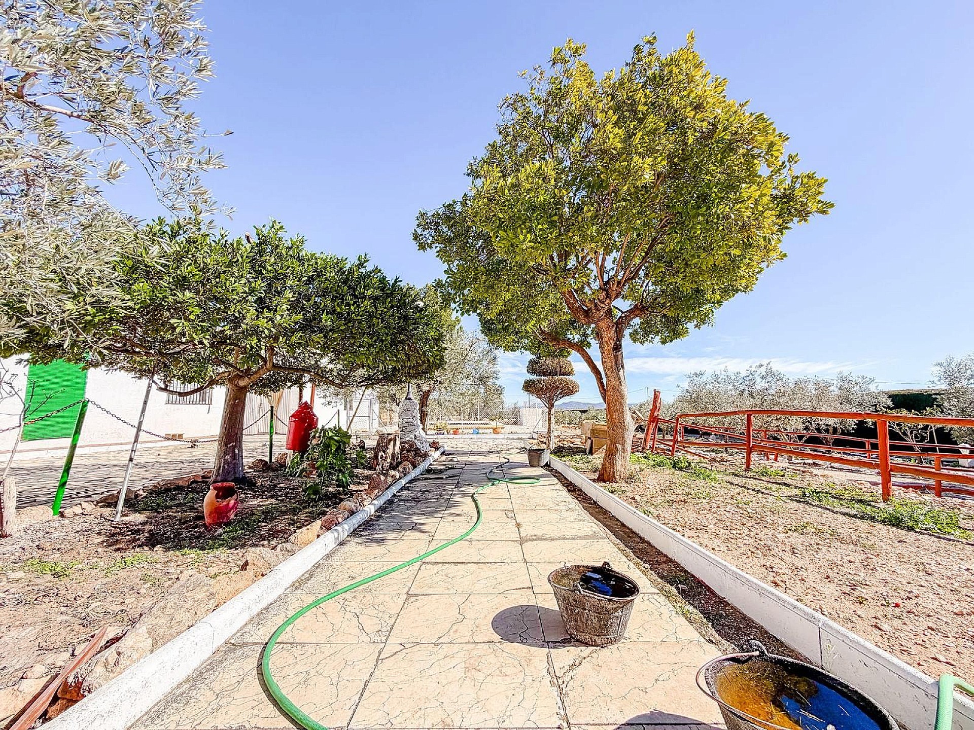 Resale - 6 Bedroom 2 Bathroom Country house in Pinoso -  - Alicante