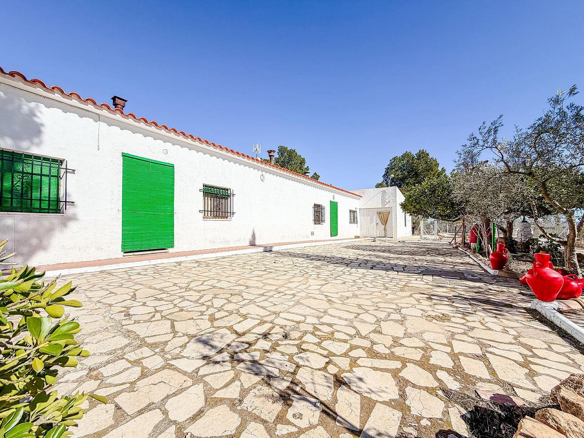 Resale - 6 Bedroom 2 Bathroom Country house in Pinoso -  - Alicante