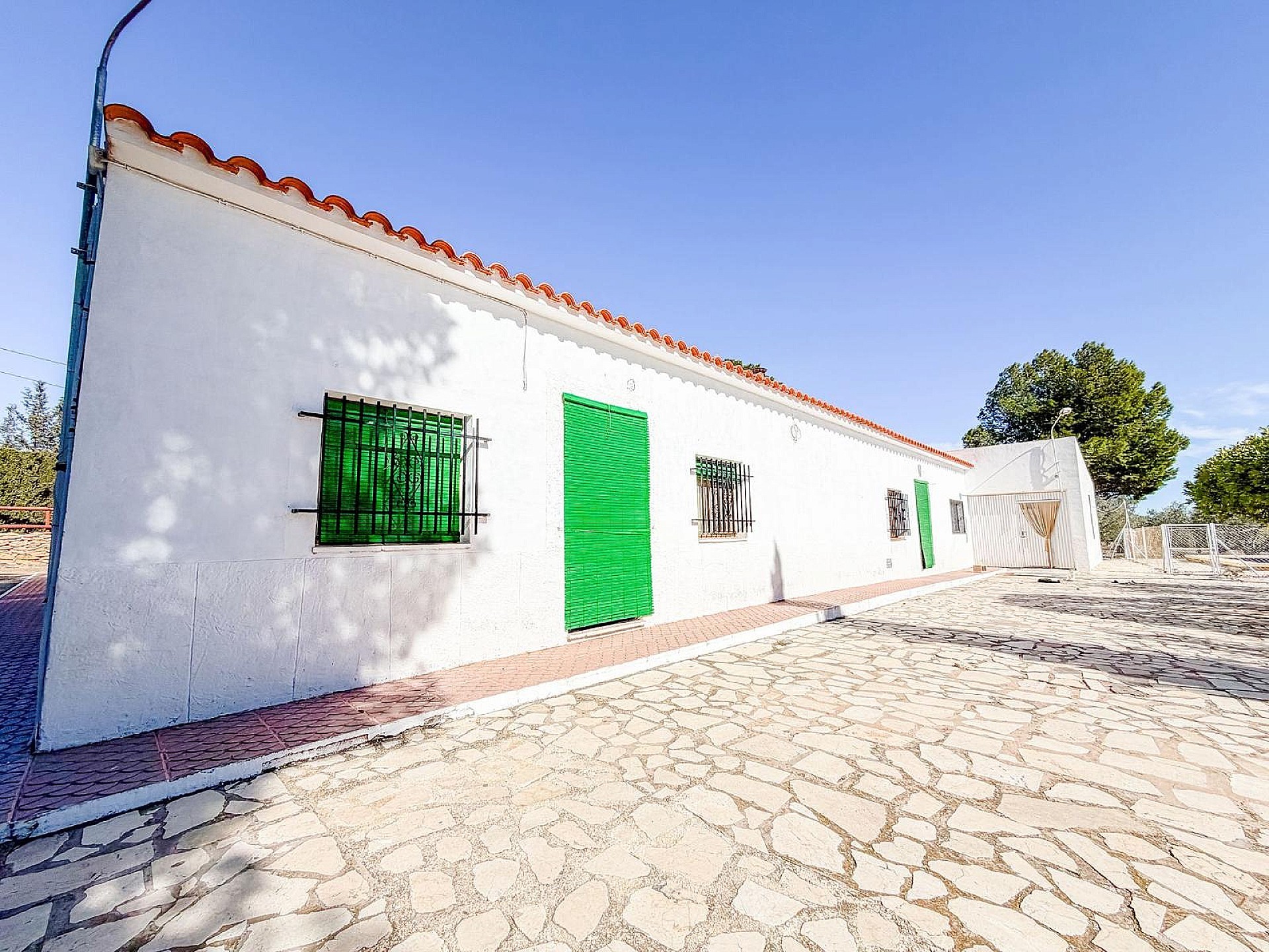 Resale - 6 Bedroom 2 Bathroom Country house in Pinoso -  - Alicante