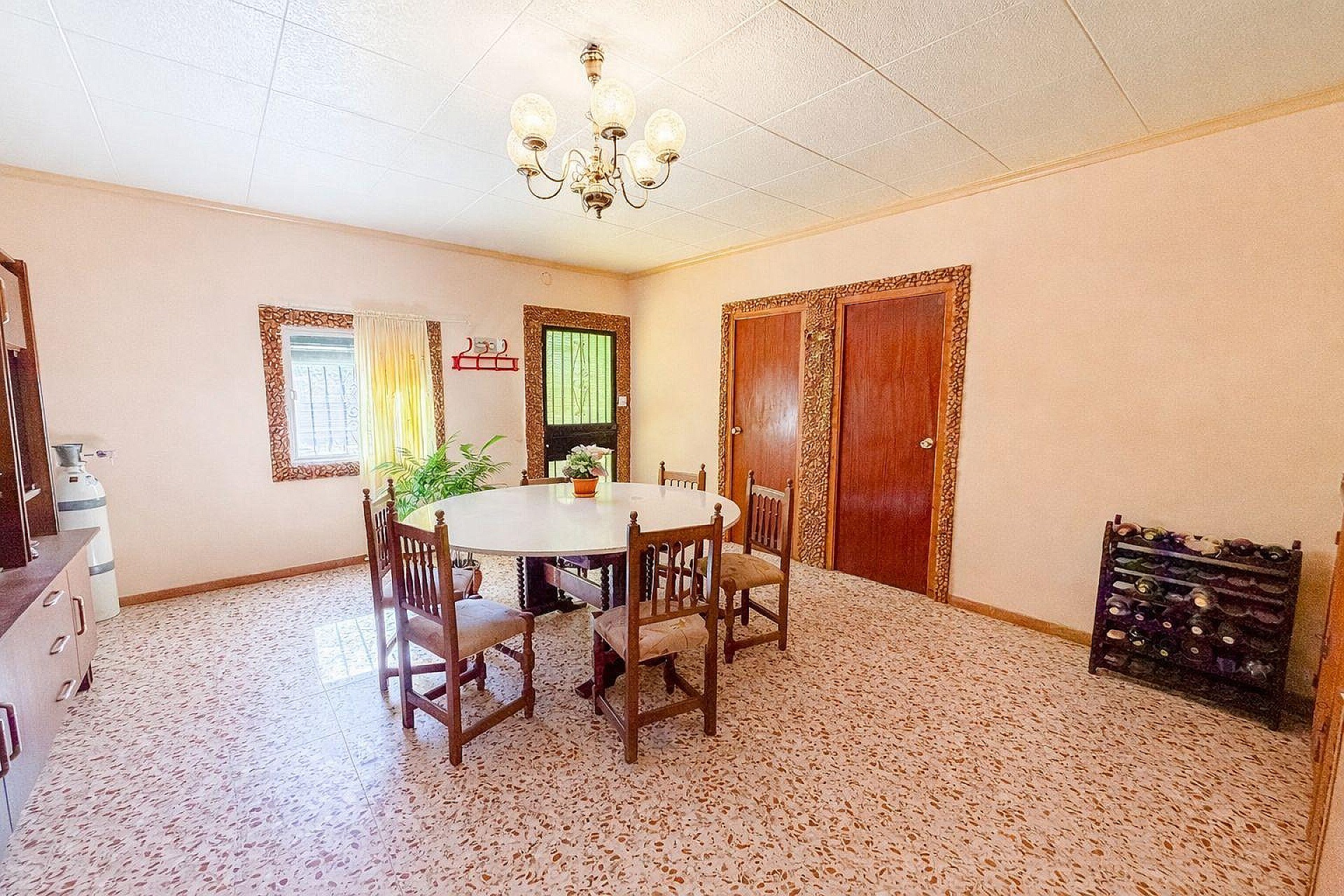 Resale - 6 Bedroom 2 Bathroom Country house in Pinoso -  - Alicante