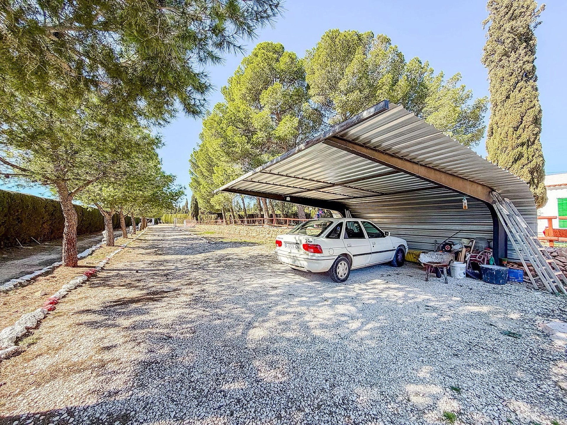 Resale - 6 Bedroom 2 Bathroom Country house in Pinoso -  - Alicante