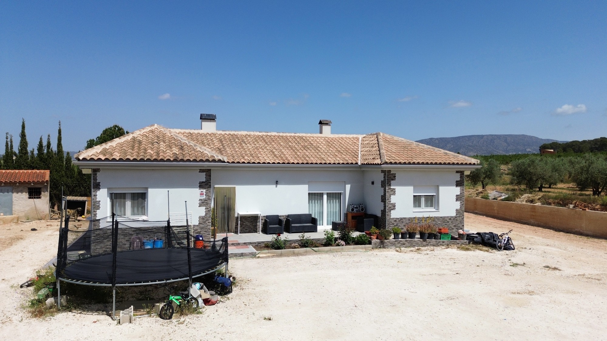 Resale - 4 Bedroom 2 Bathroom Villa in Pinoso -  - Alicante