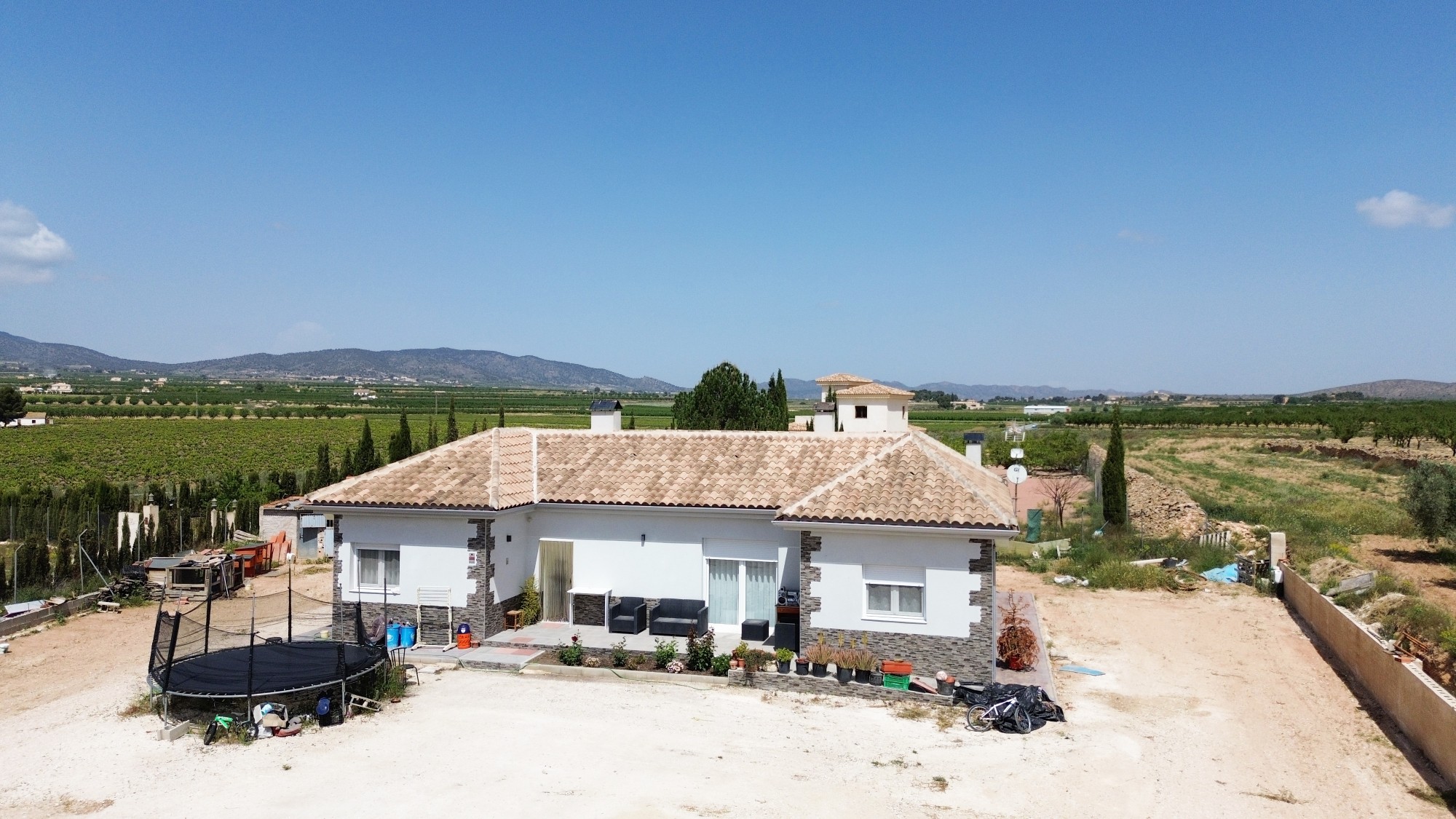 Resale - 4 Bedroom 2 Bathroom Villa in Pinoso -  - Alicante