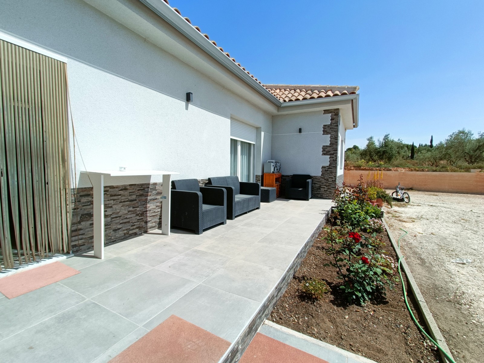 Resale - 4 Bedroom 2 Bathroom Villa in Pinoso -  - Alicante