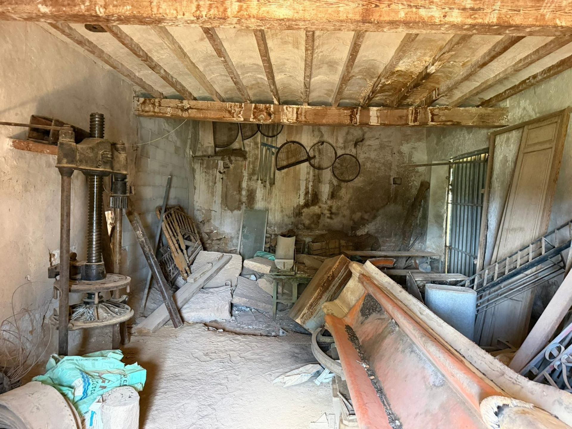 Resale - 5 Bedroom 2 Bathroom Restoration Project in Hondón de las Nieves -  - Alicante