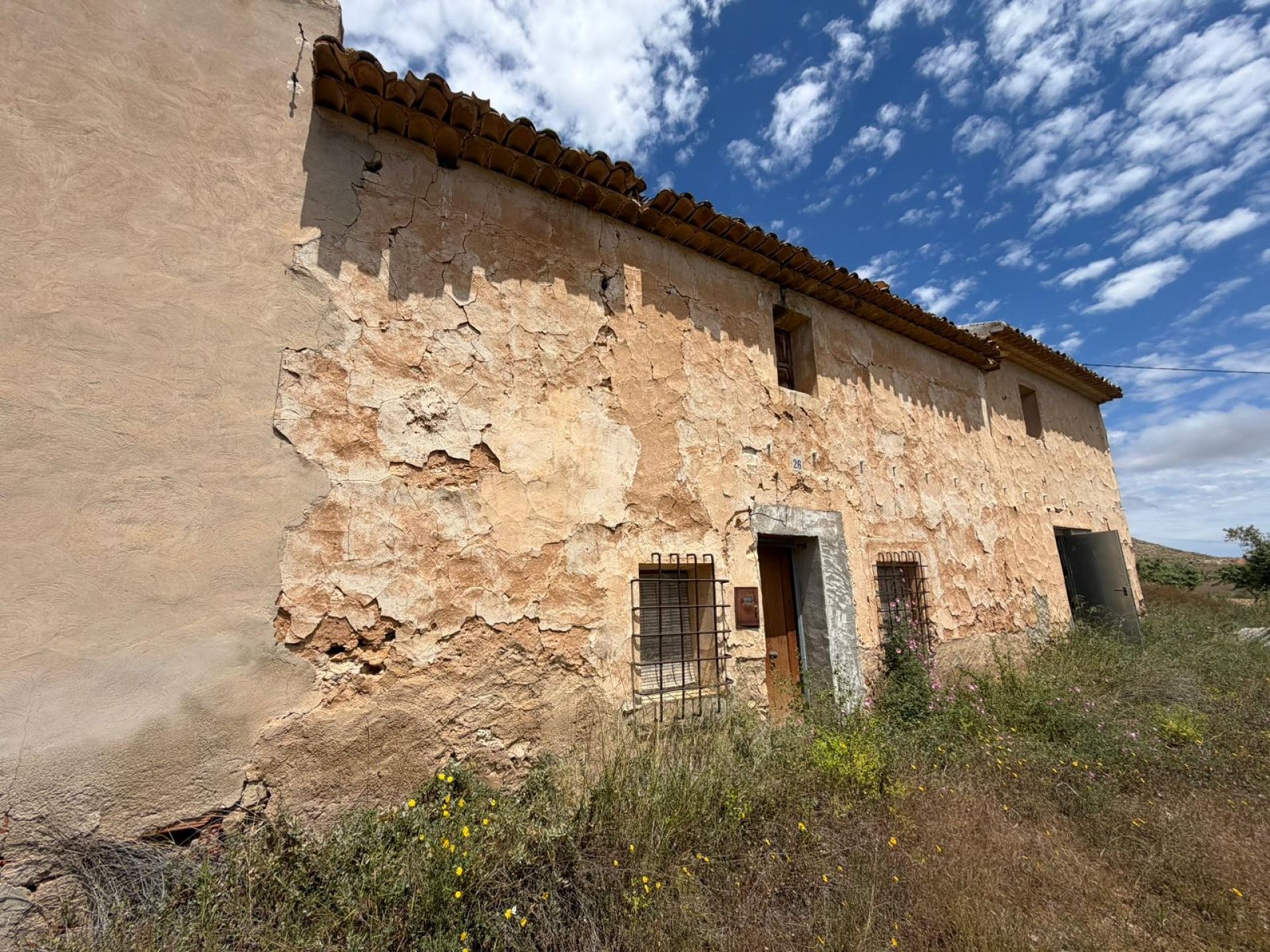 Resale - 5 Bedroom 2 Bathroom Restoration Project in Hondón de las Nieves -  - Alicante