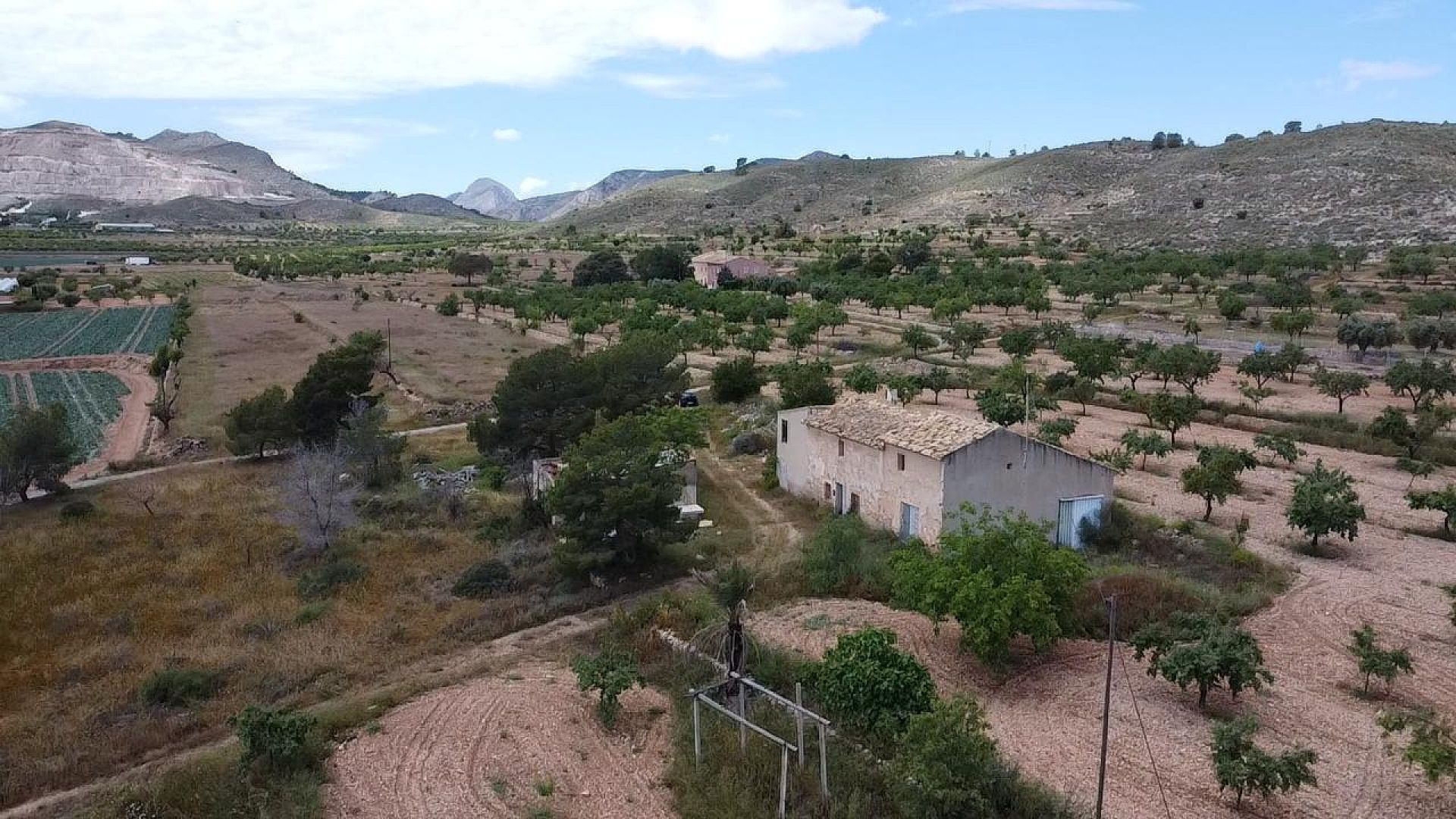 Resale - 5 Bedroom 2 Bathroom Restoration Project in Hondón de las Nieves -  - Alicante